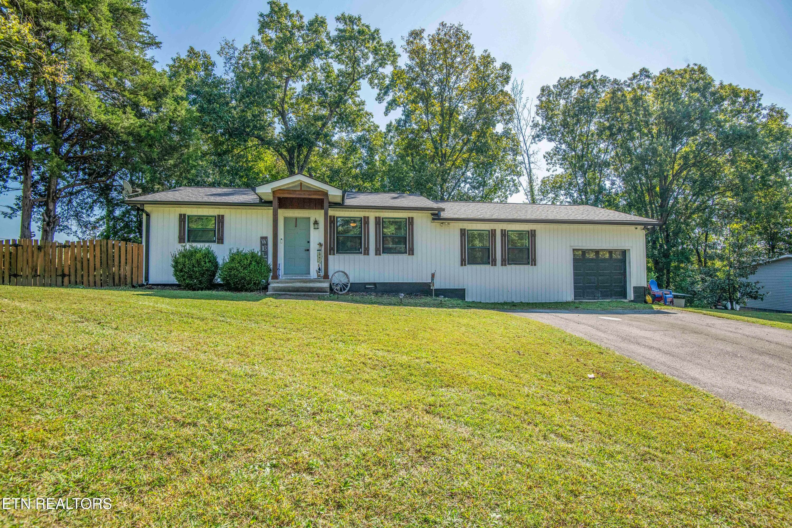 1612 NW Helmbolt Rd, Knoxville, TN 37909