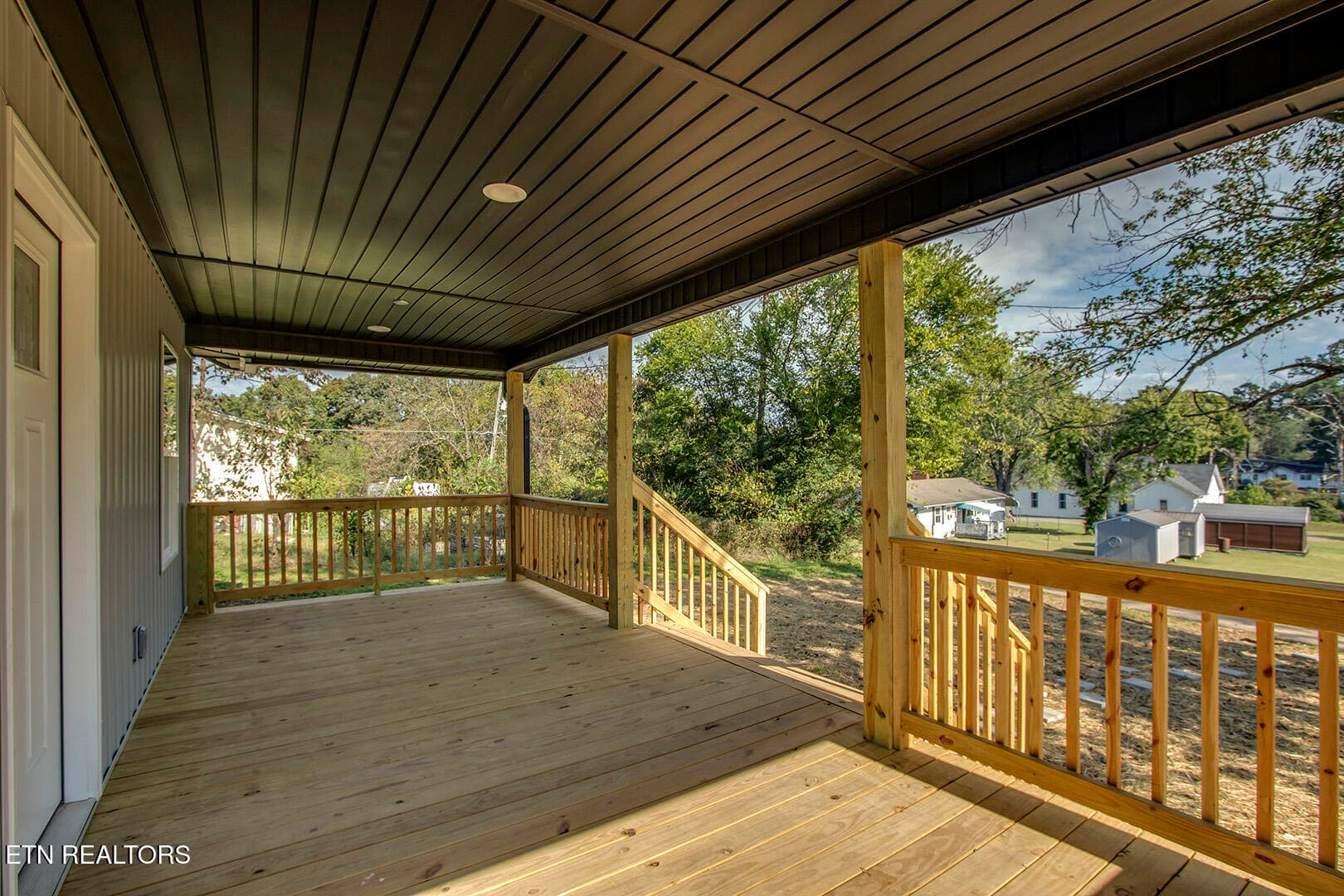 05_SChurchAvenue_319_FrontPorch01 - 319 S Church Ave, Rockwood, TN 37854, Rockwood