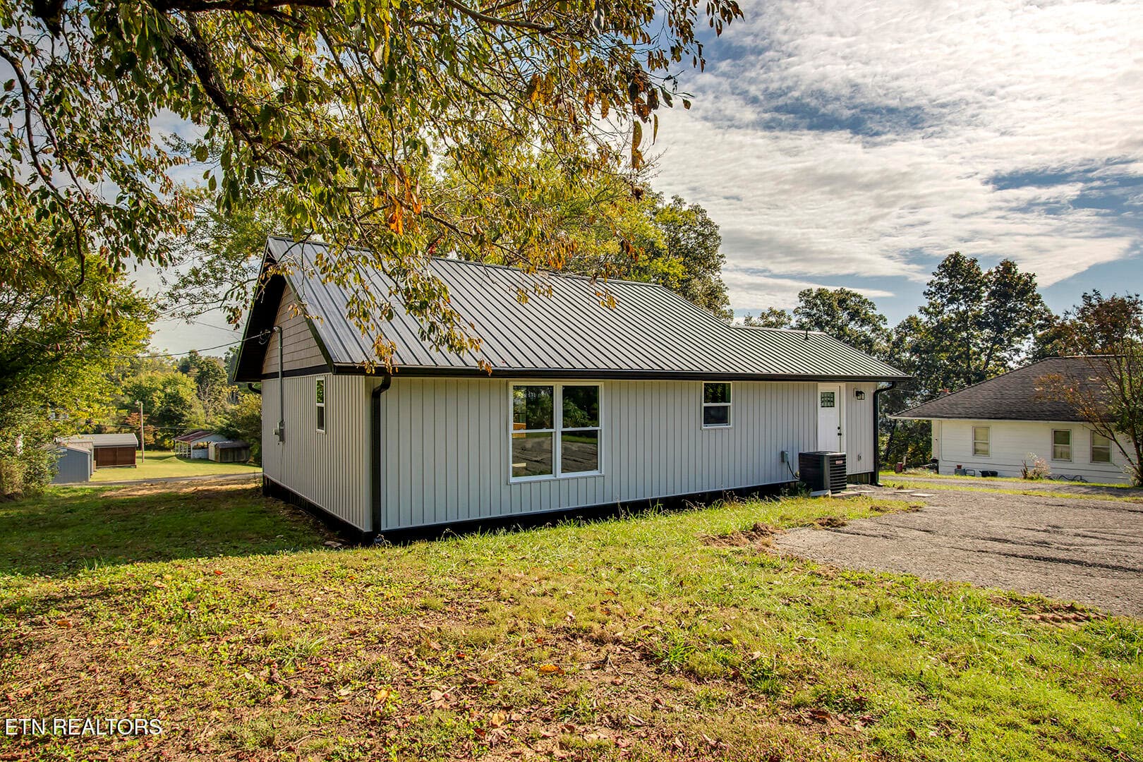28_SChurchAvenue_319_BackRight - 319 S Church Ave, Rockwood, TN 37854, Rockwood