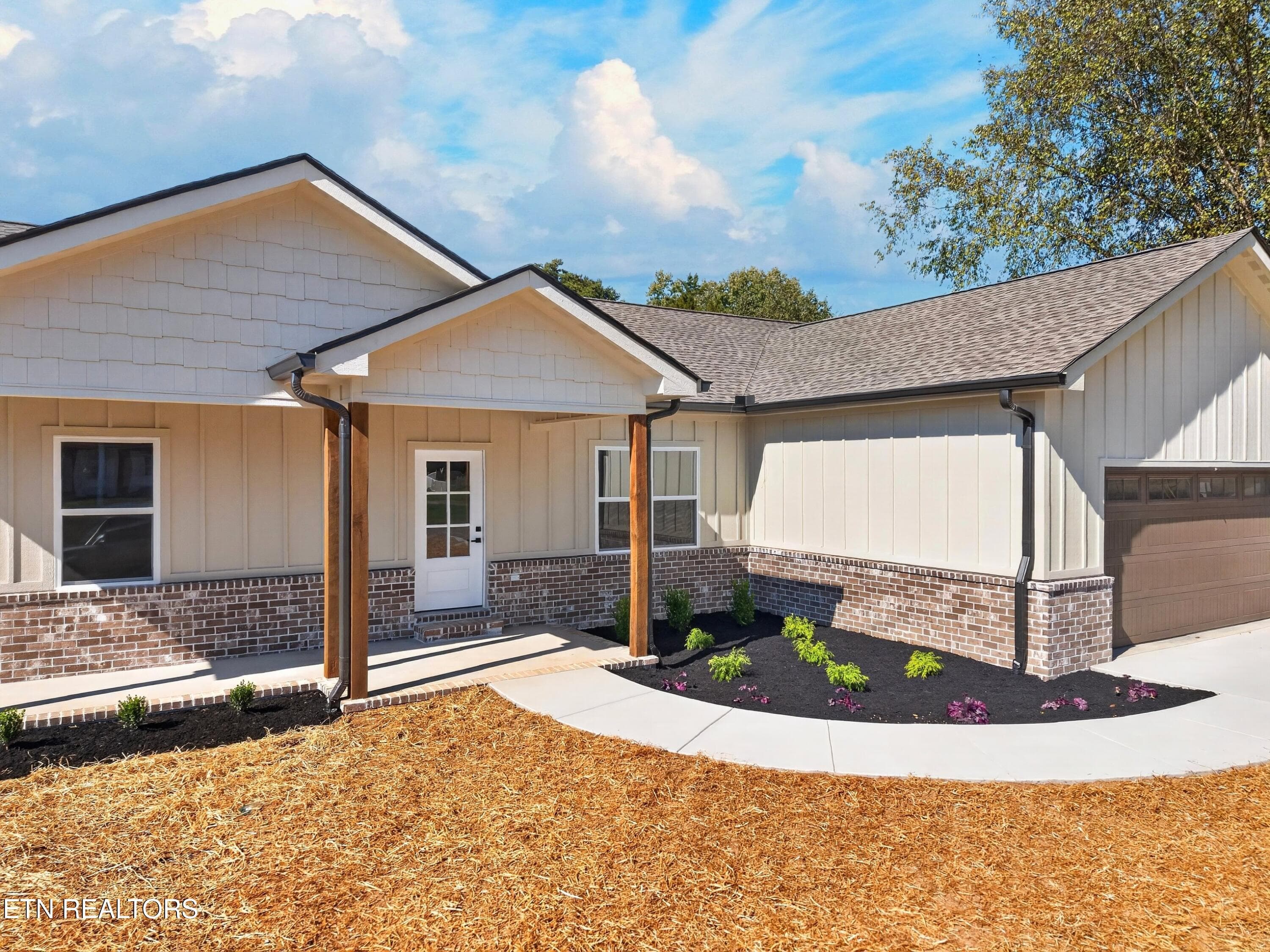 front porch - 3922 Marty Drive, Morristown, TN 37814