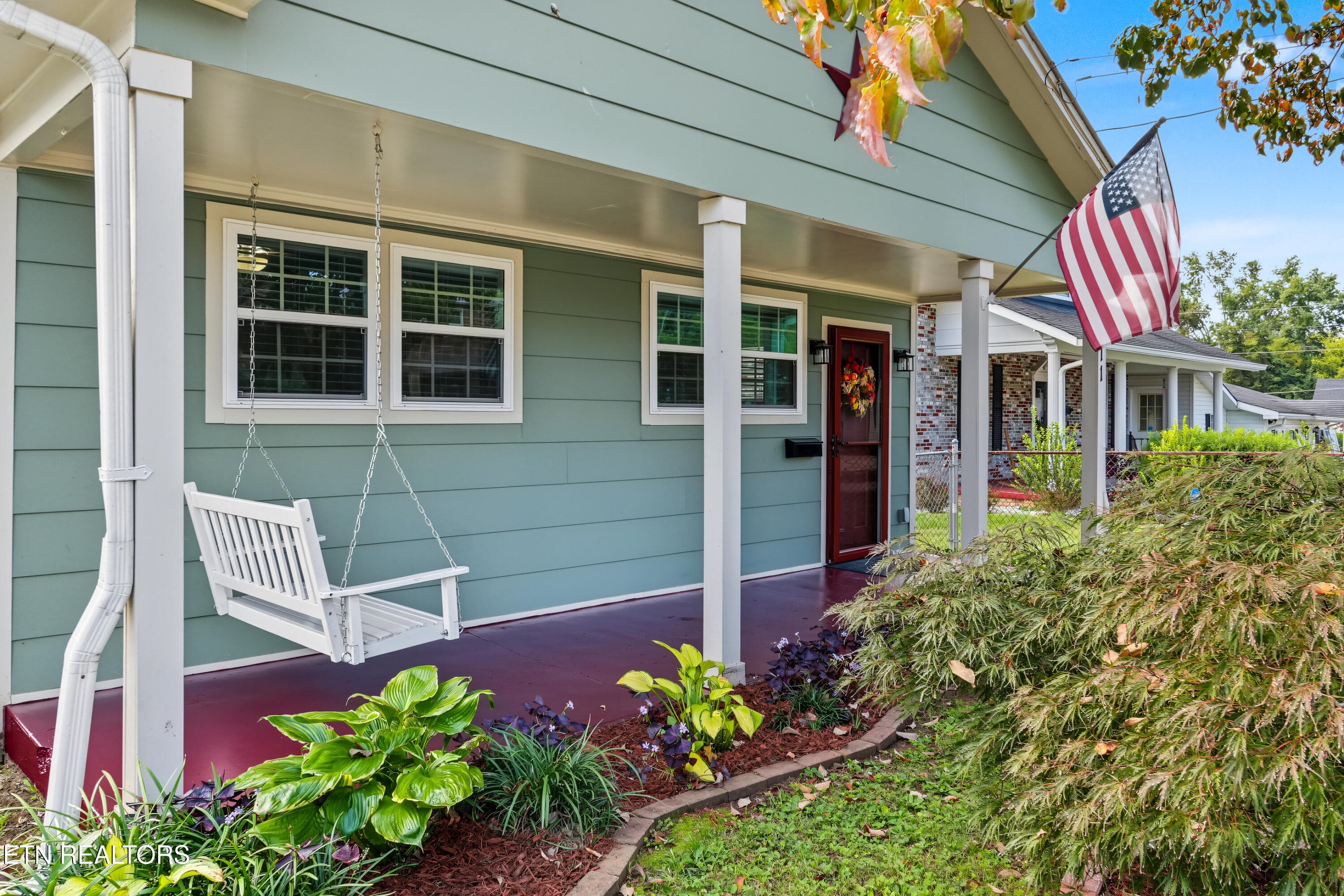 COZY COVERED FRONT PORCH - 511 Ferry St, Loudon, TN 37774, Loudon
