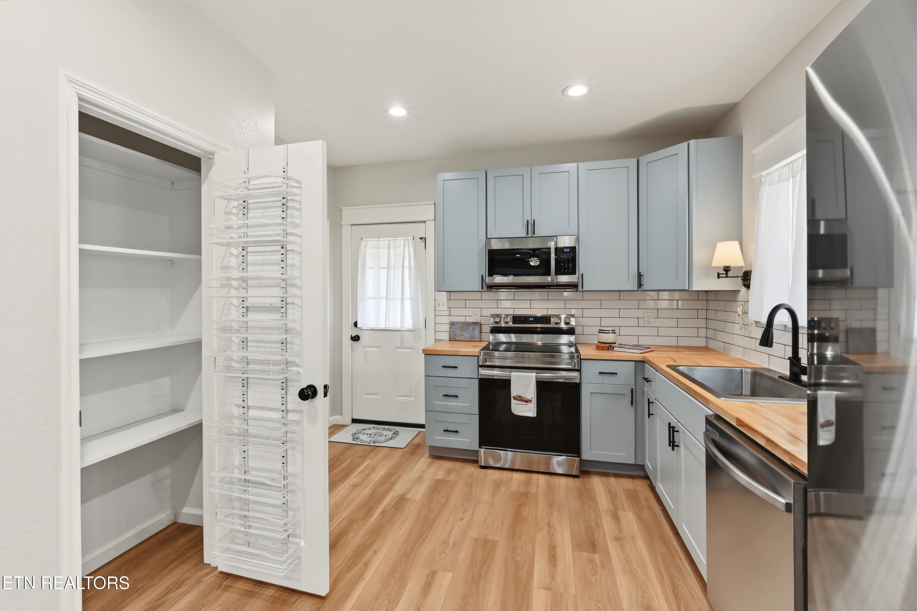 PANTRY - 511 Ferry St, Loudon, TN 37774, Loudon