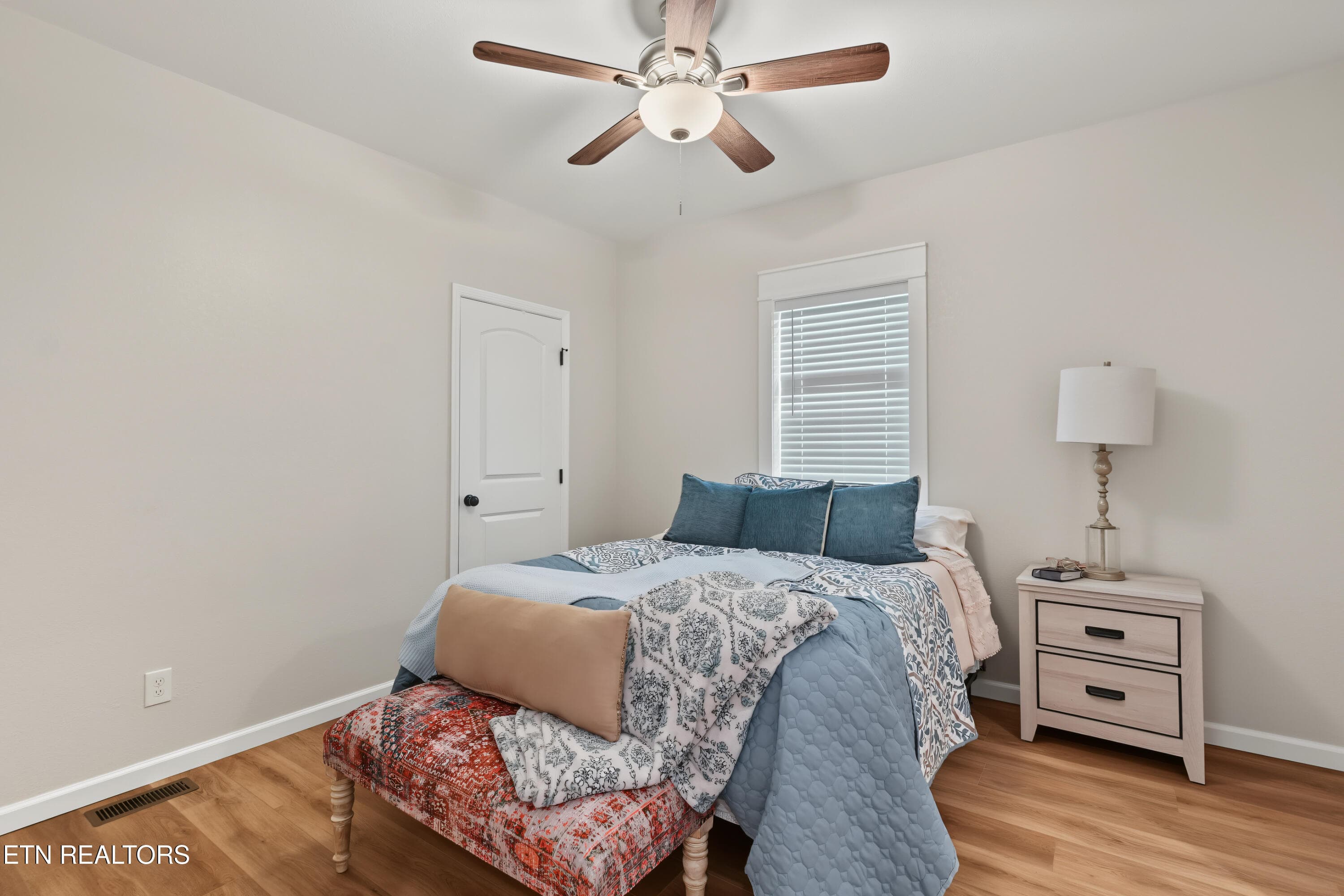 OWNERS SUITE - 511 Ferry St, Loudon, TN 37774, Loudon