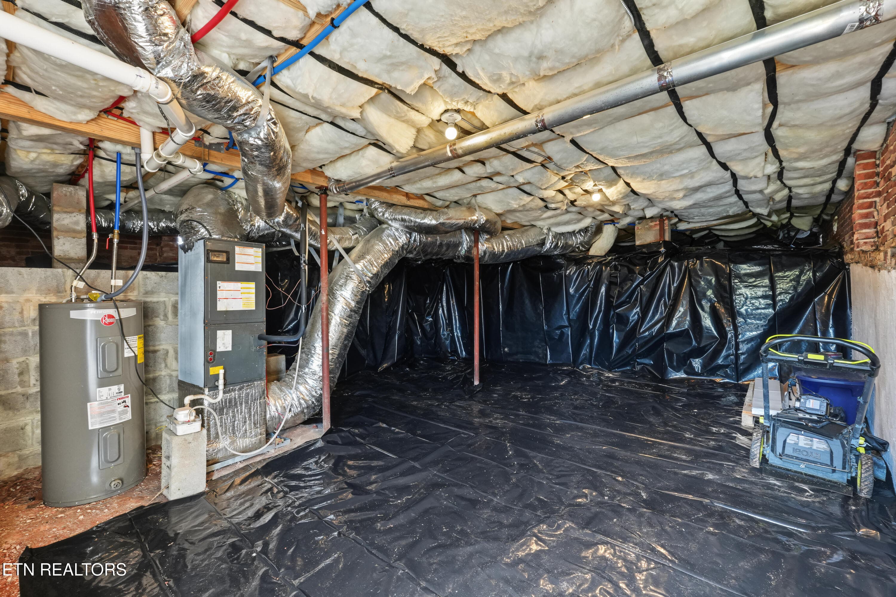 WALK IN CRAWL SPACE/BASEMENT - 511 Ferry St, Loudon, TN 37774, Loudon