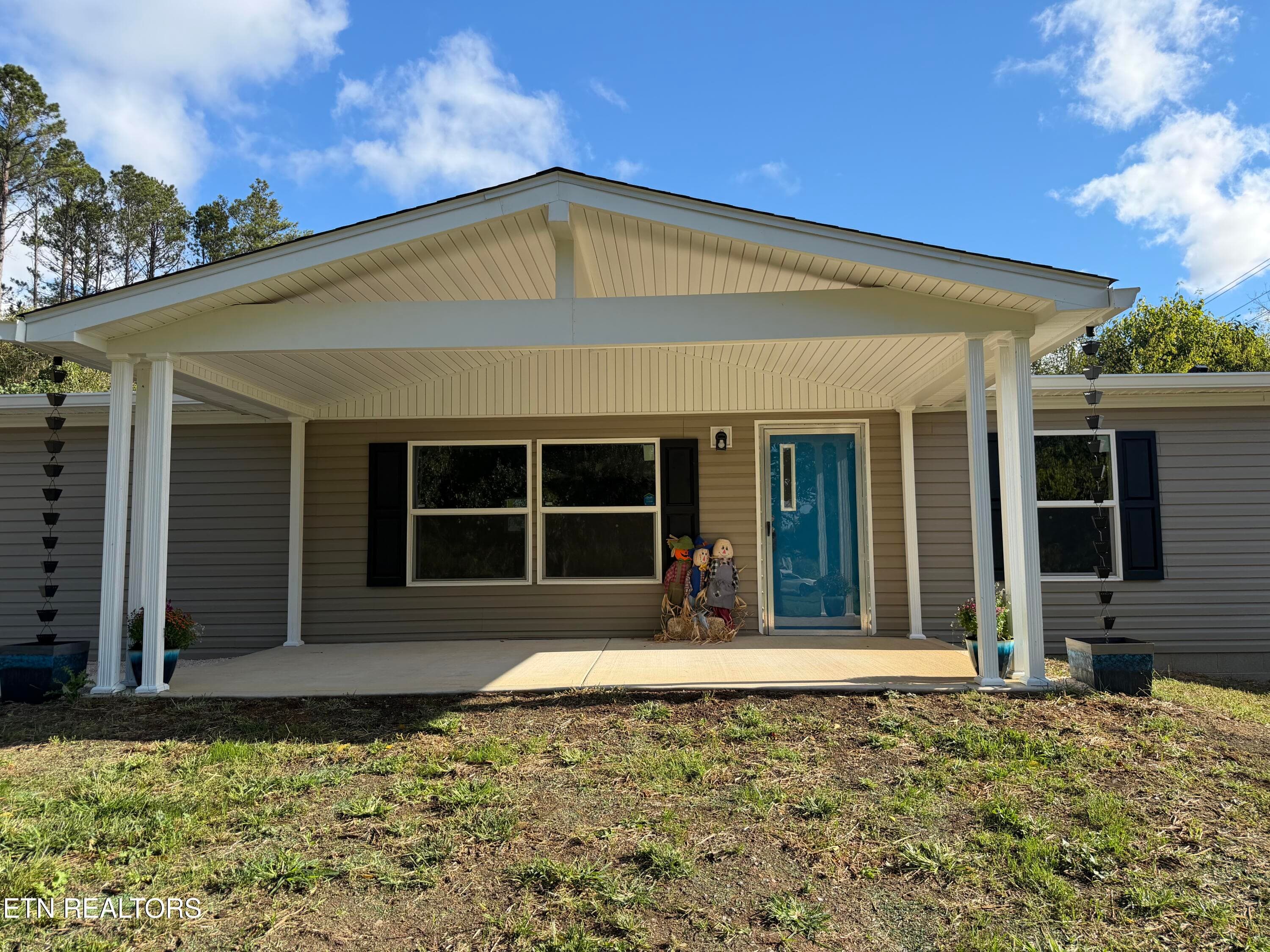 Front Porch - 19185 Martel Rd, Lenoir City, TN 37772, Lenoir City