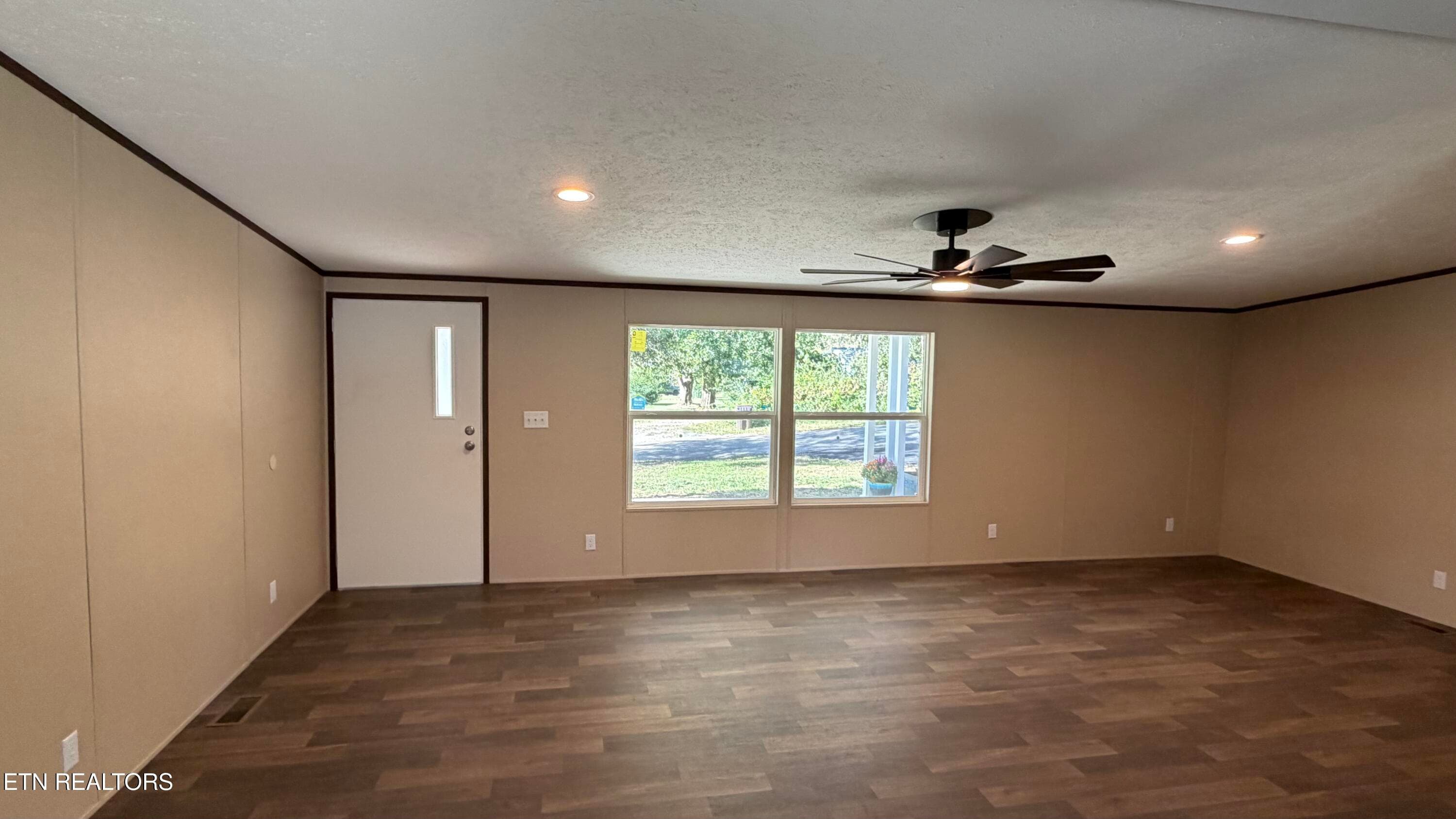 Living Room toward front of house. - 19185 Martel Rd, Lenoir City, TN 37772, Lenoir City