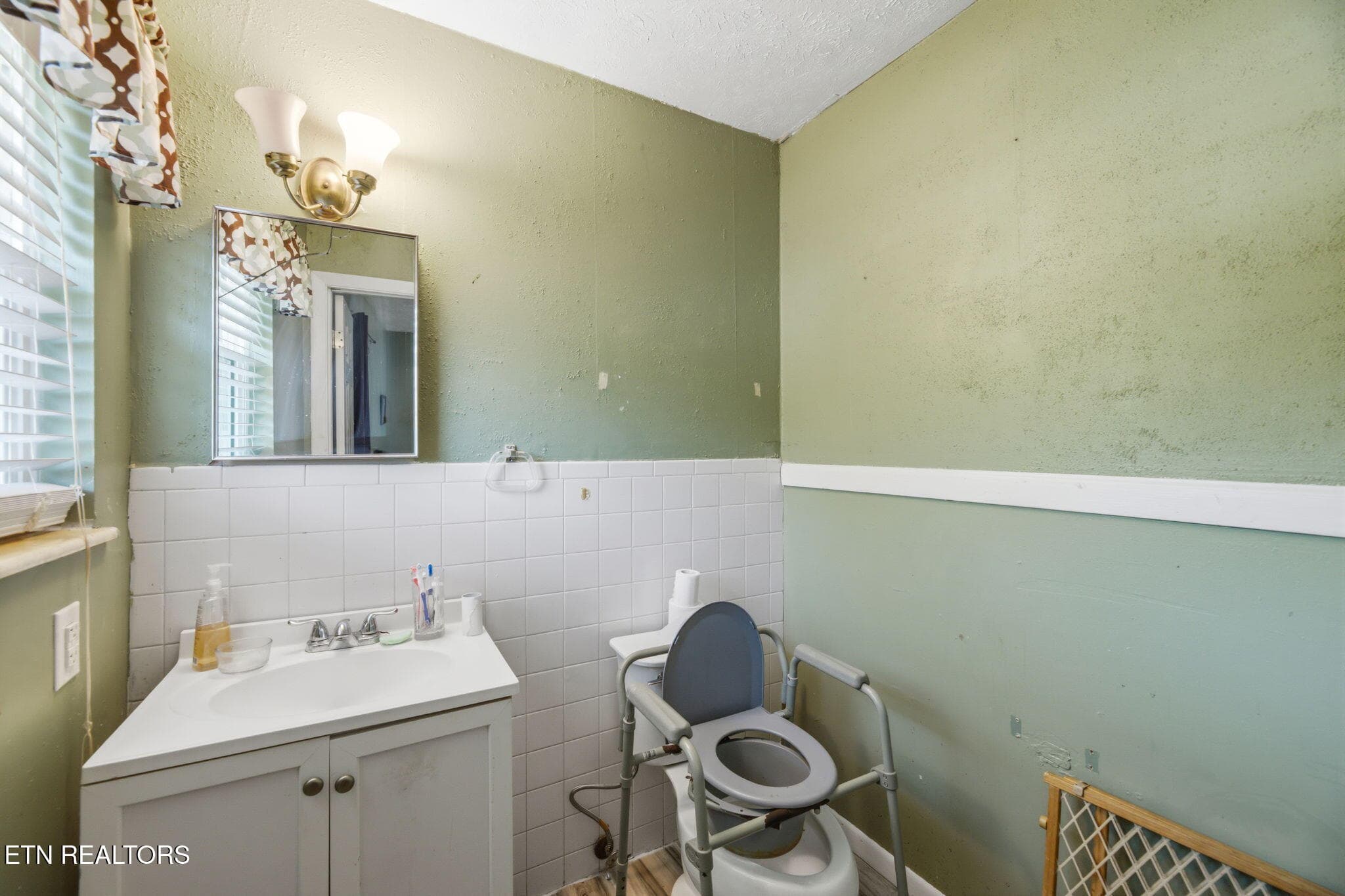 Master Bathroom - 5116 Spring Valley Drive, Knoxville, TN 37917, Knoxville