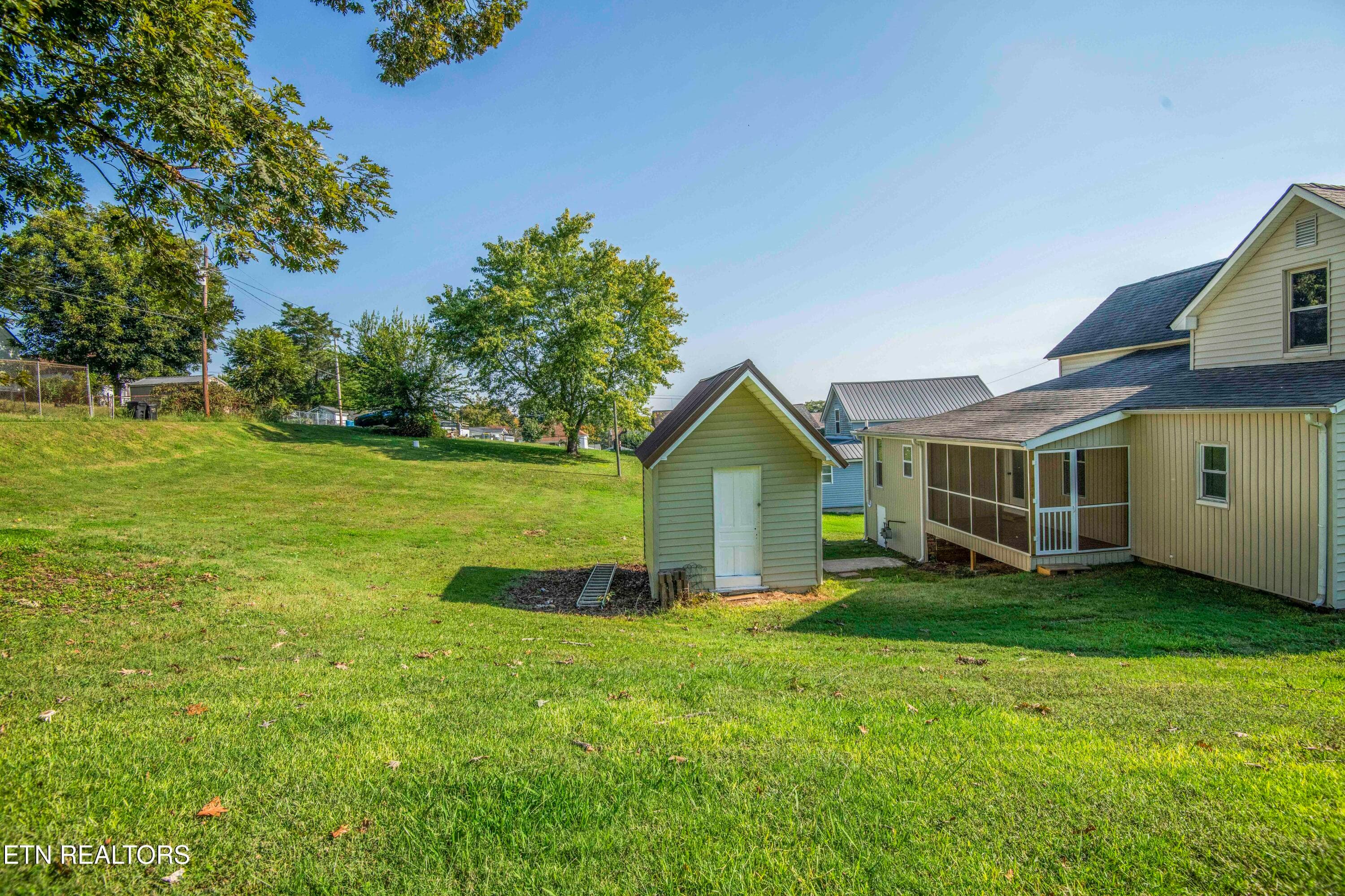 yard 1_1 - 509 W 3rd Ave, Lenoir City, TN 37771, Lenoir City