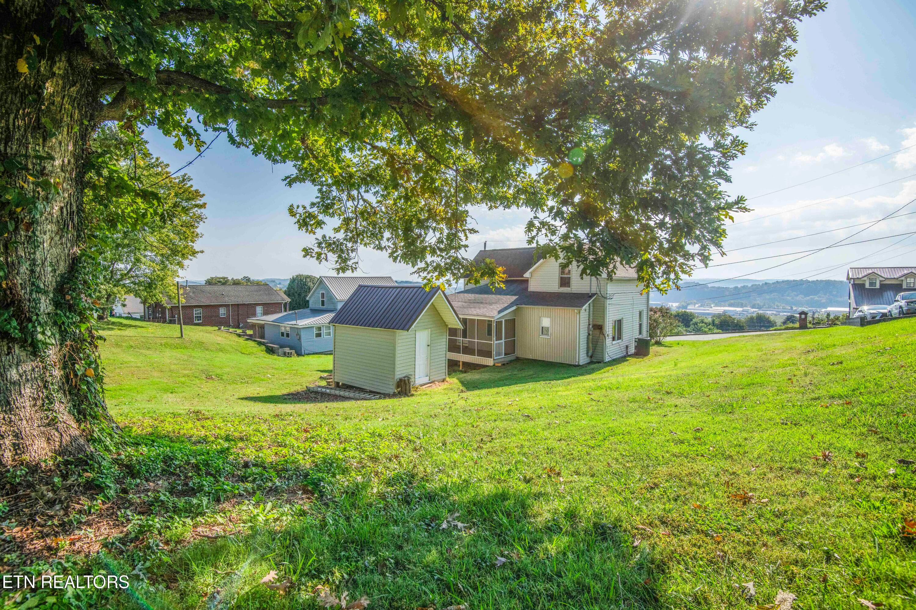 yard 2_1 - 509 W 3rd Ave, Lenoir City, TN 37771, Lenoir City