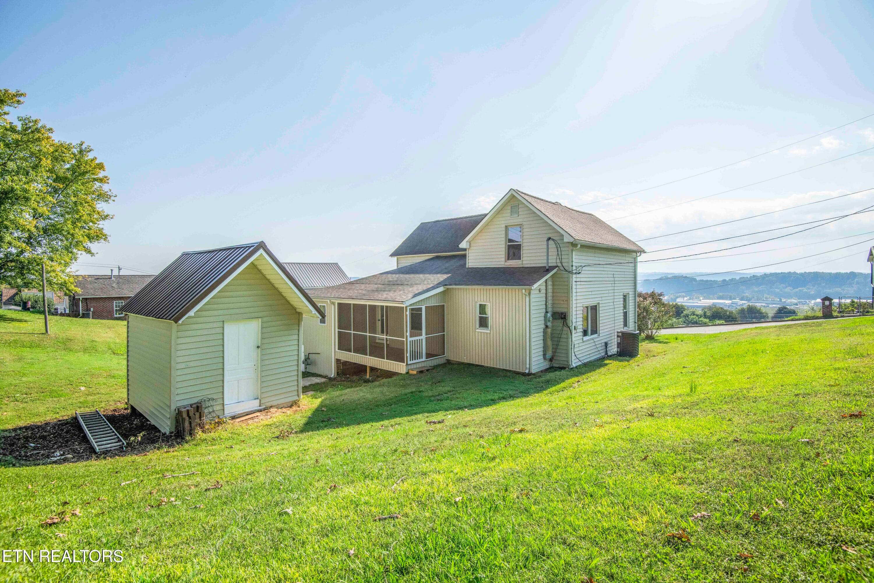 yard 5_1 - 509 W 3rd Ave, Lenoir City, TN 37771, Lenoir City