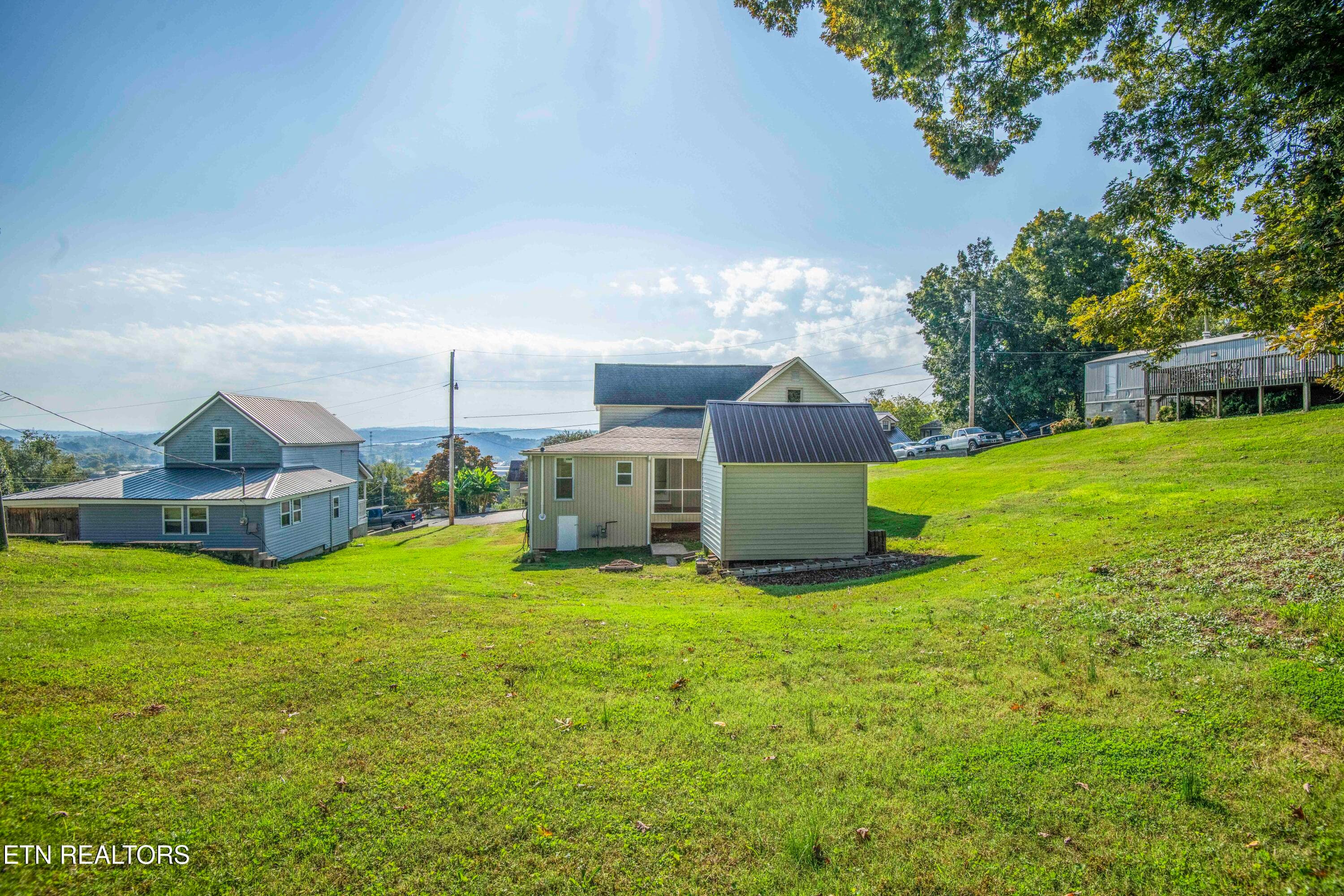 yard 6_1 - 509 W 3rd Ave, Lenoir City, TN 37771, Lenoir City