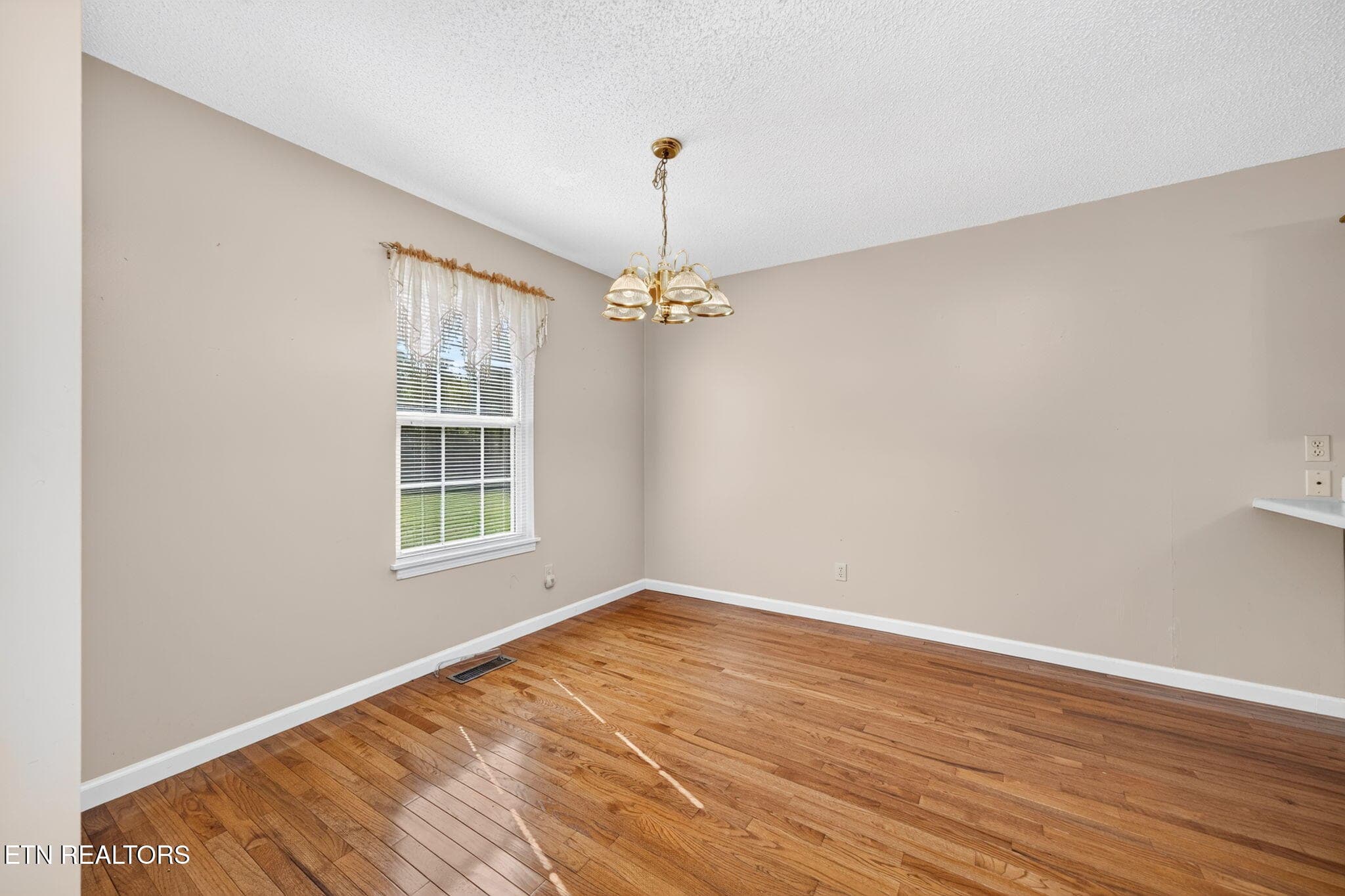17-web-or-mls-57 Clover Ln_086_TNPC - 57 Clover Lane, Crossville, TN 38555, Crossville