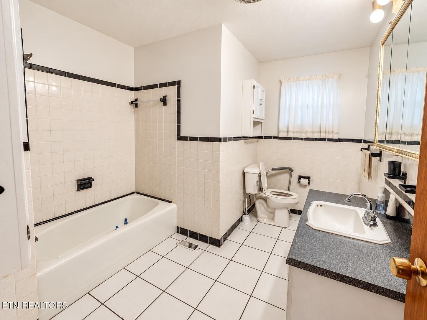 18 - 3888 Chapman St, Morristown, TN 37813