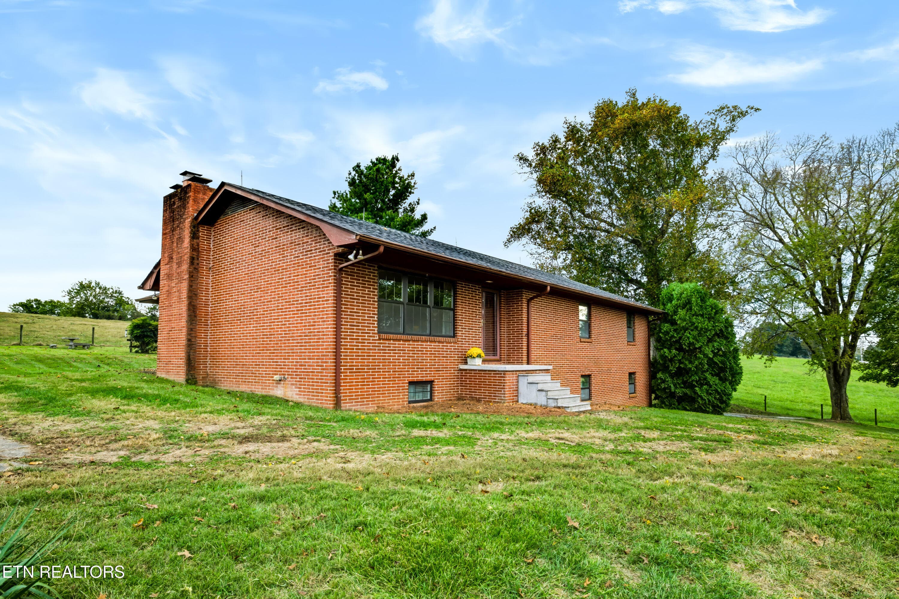 5008 N Wildwood Rd, Maryville, TN 37804
