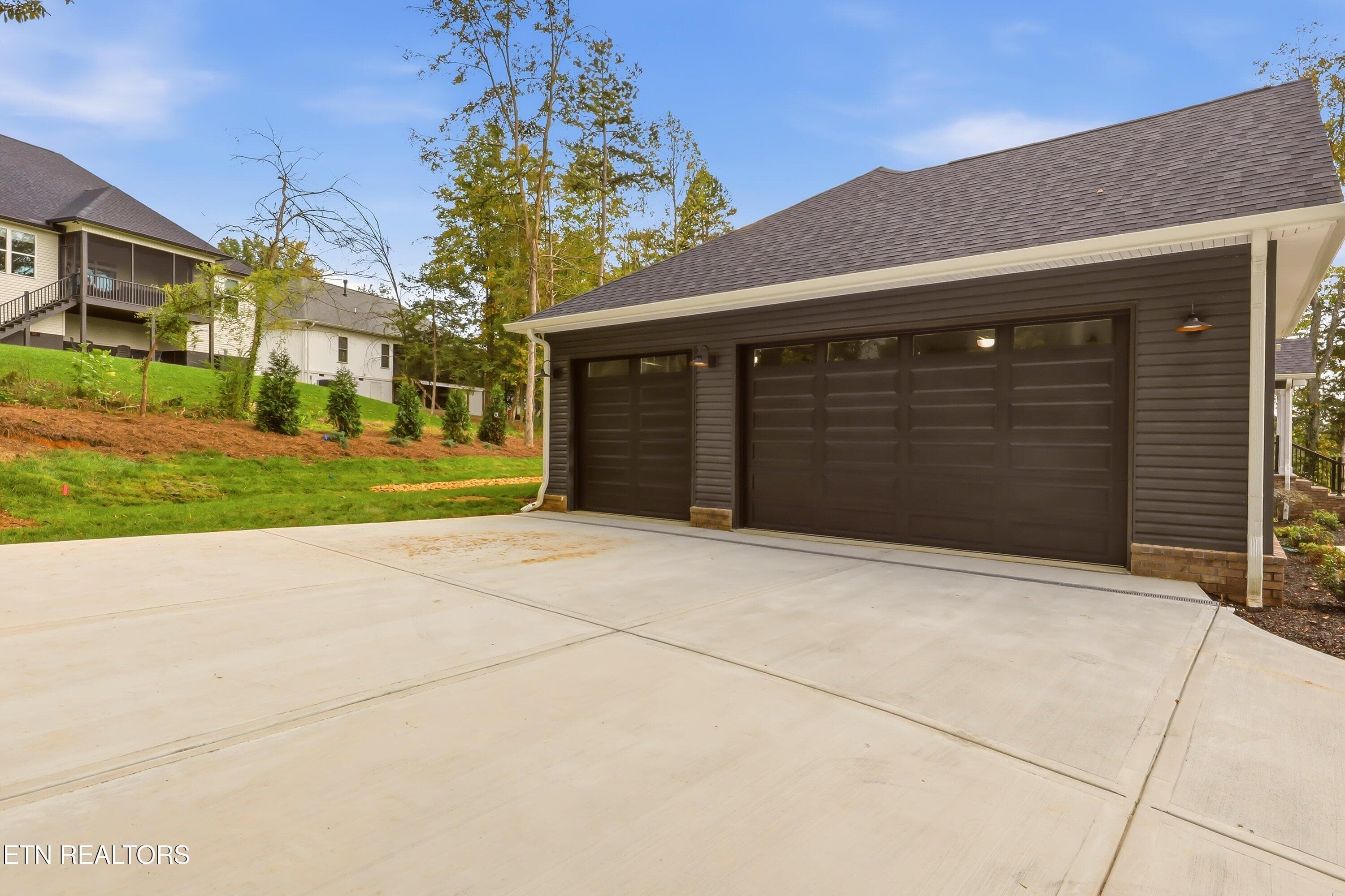 3 car Garage - 125 Inagehi Way, Loudon, TN 37774
