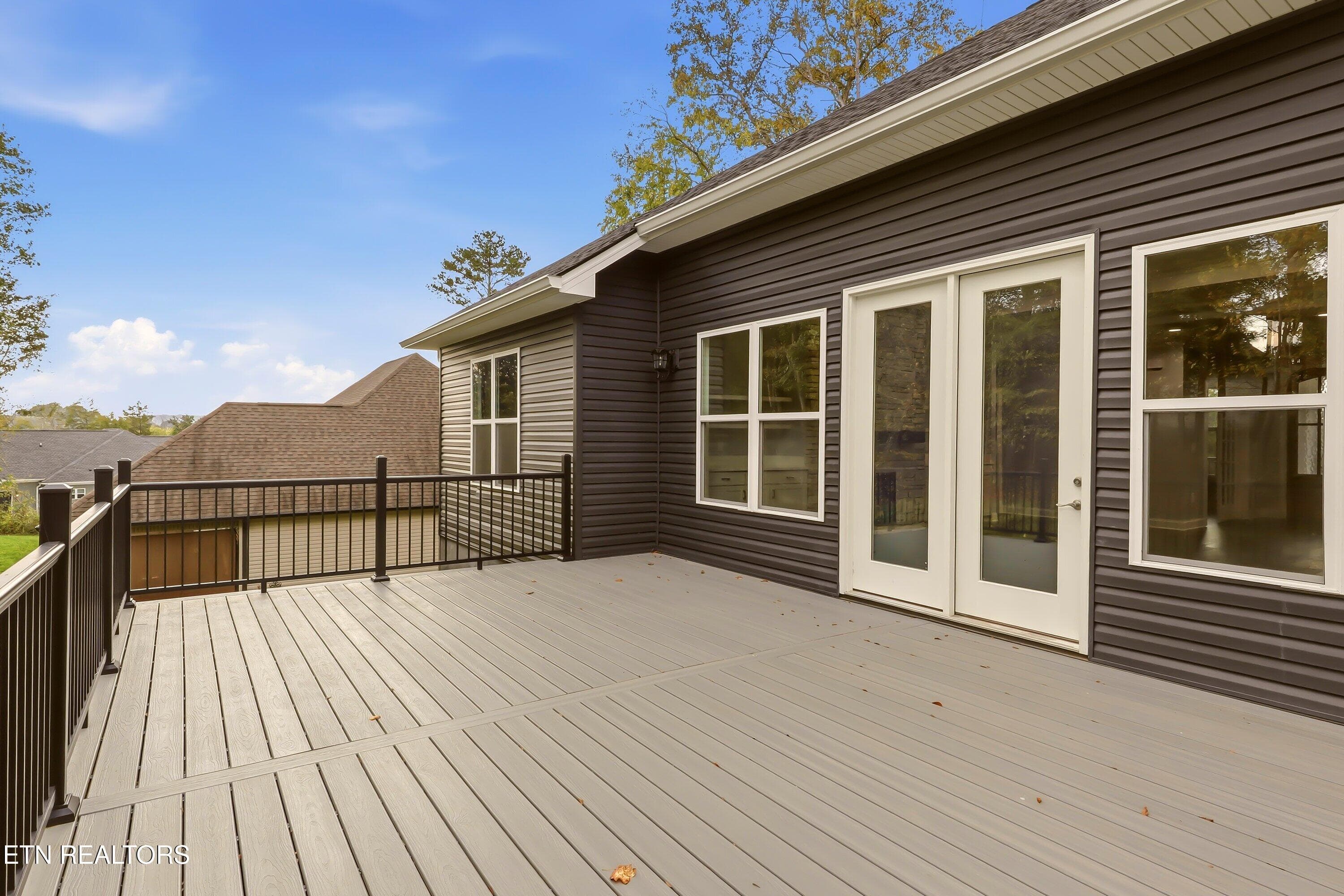 Deck - 125 Inagehi Way, Loudon, TN 37774
