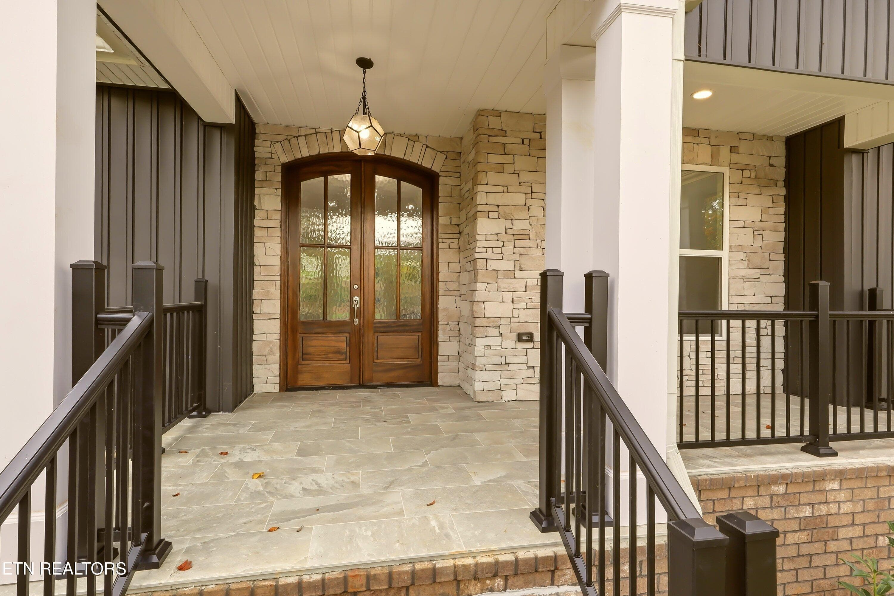 Front Porch - 125 Inagehi Way, Loudon, TN 37774
