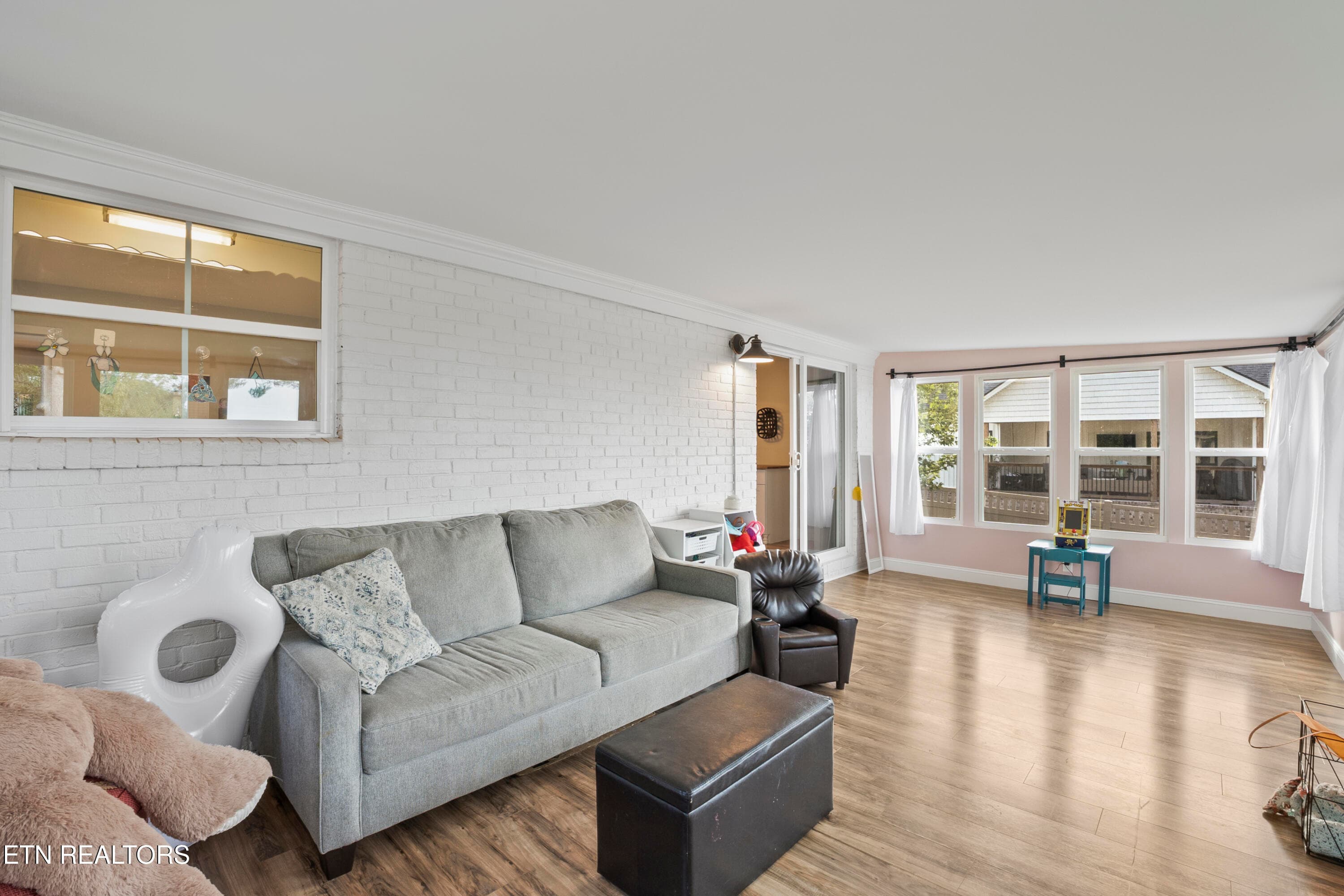 Bring the outdoors in! - 7533 Oaken Drive, Knoxville, TN 37938