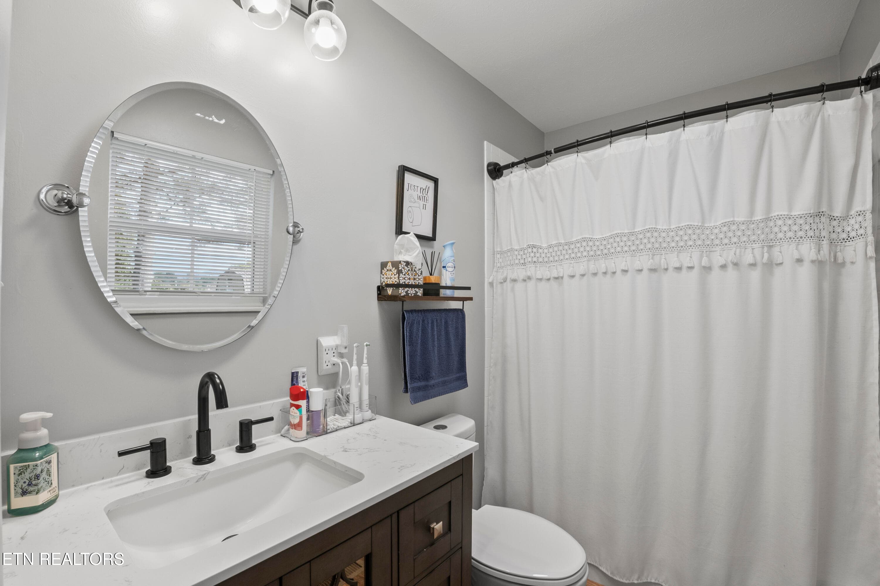 Primary ensuite - 7533 Oaken Drive, Knoxville, TN 37938
