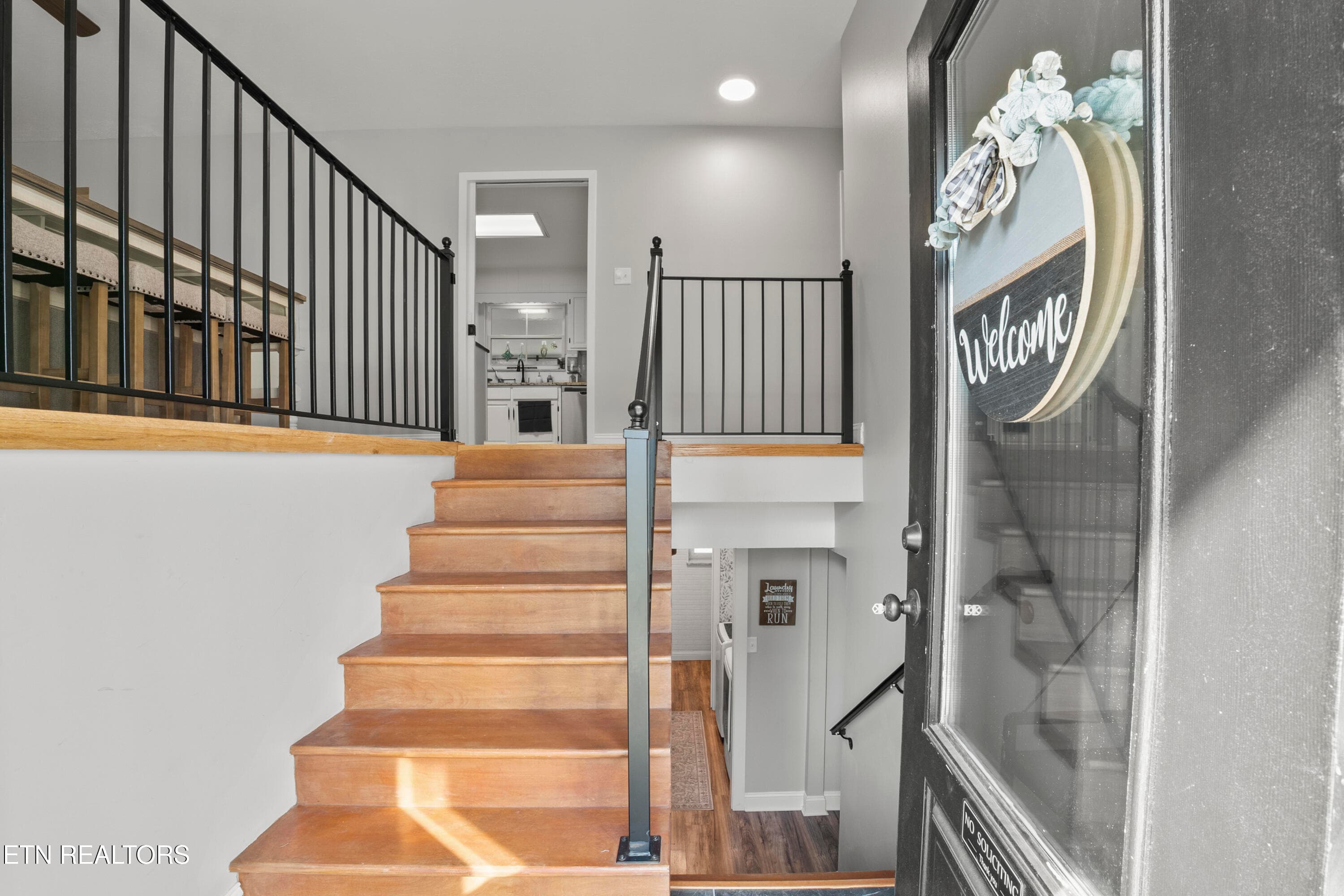 Gracious Entry - 7533 Oaken Drive, Knoxville, TN 37938