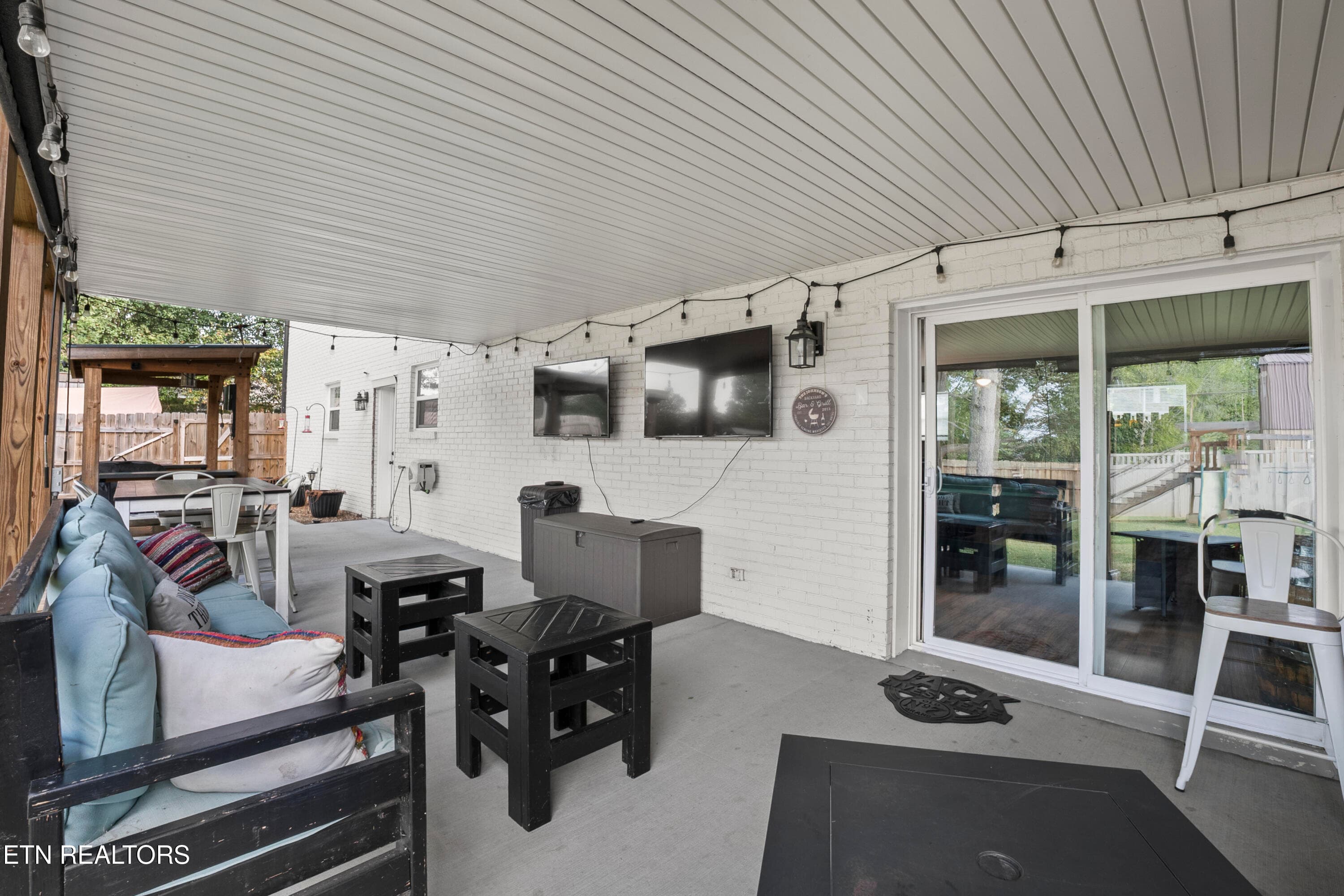 Outdoor Entertaining area - 7533 Oaken Drive, Knoxville, TN 37938