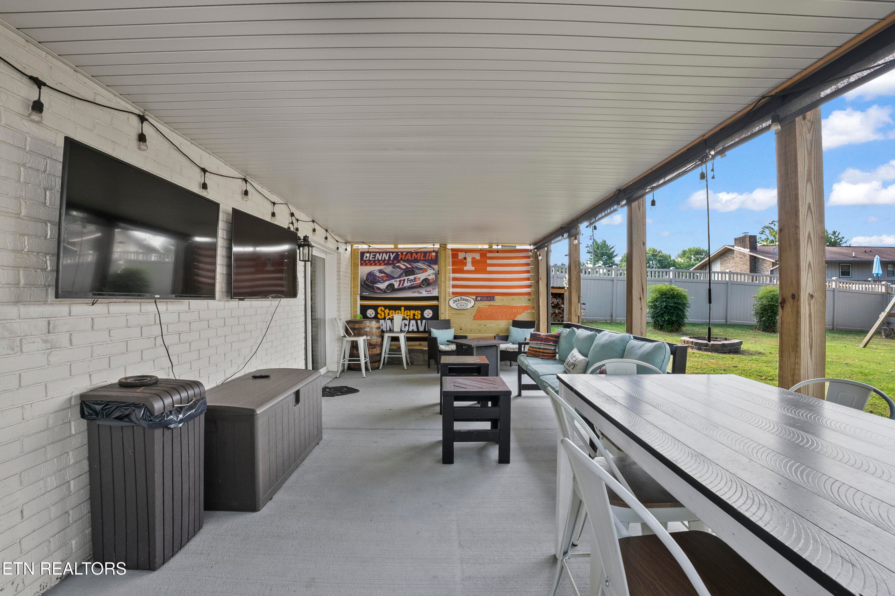 Perfect for football parties! - 7533 Oaken Drive, Knoxville, TN 37938