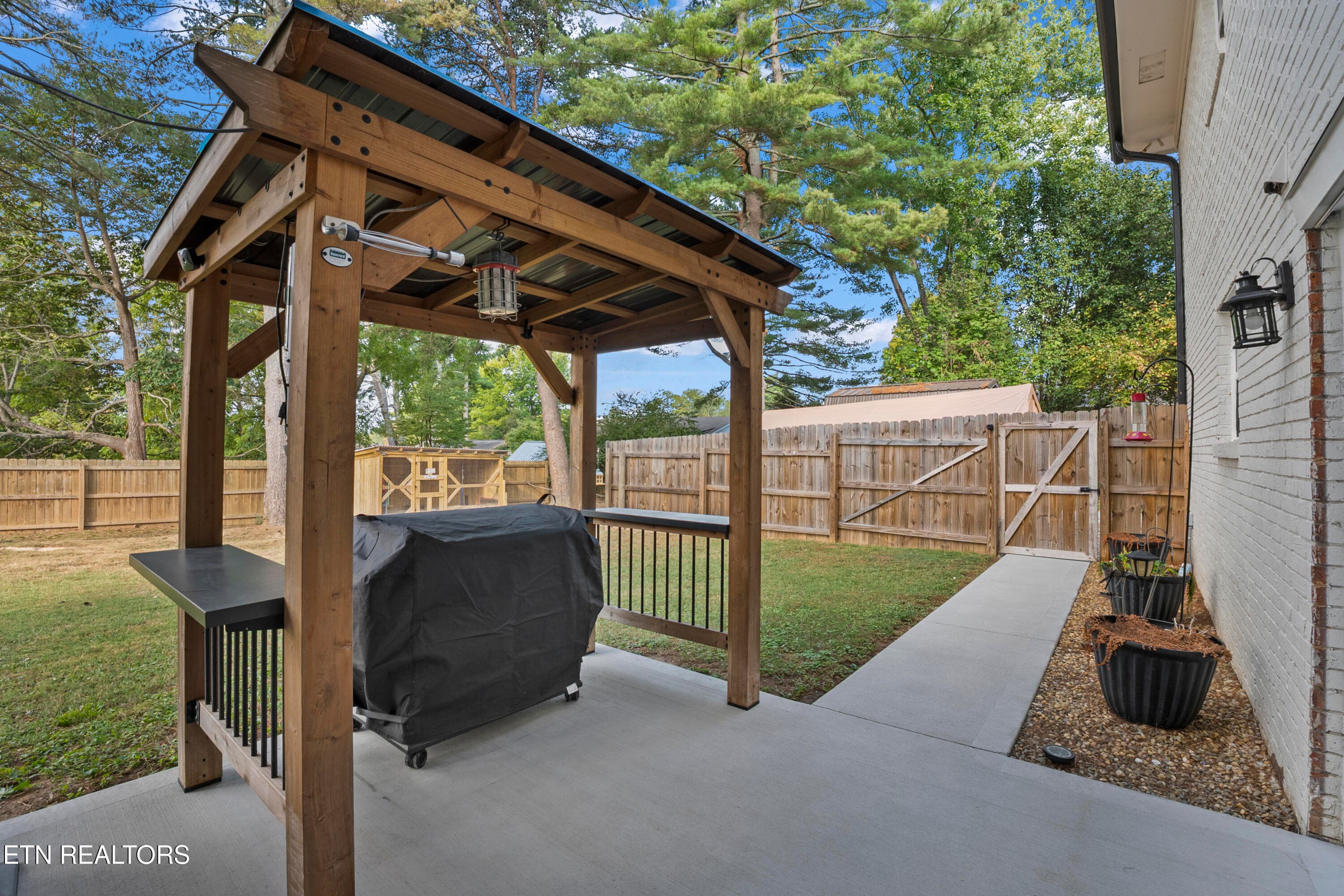 Covered Grill area - 7533 Oaken Drive, Knoxville, TN 37938