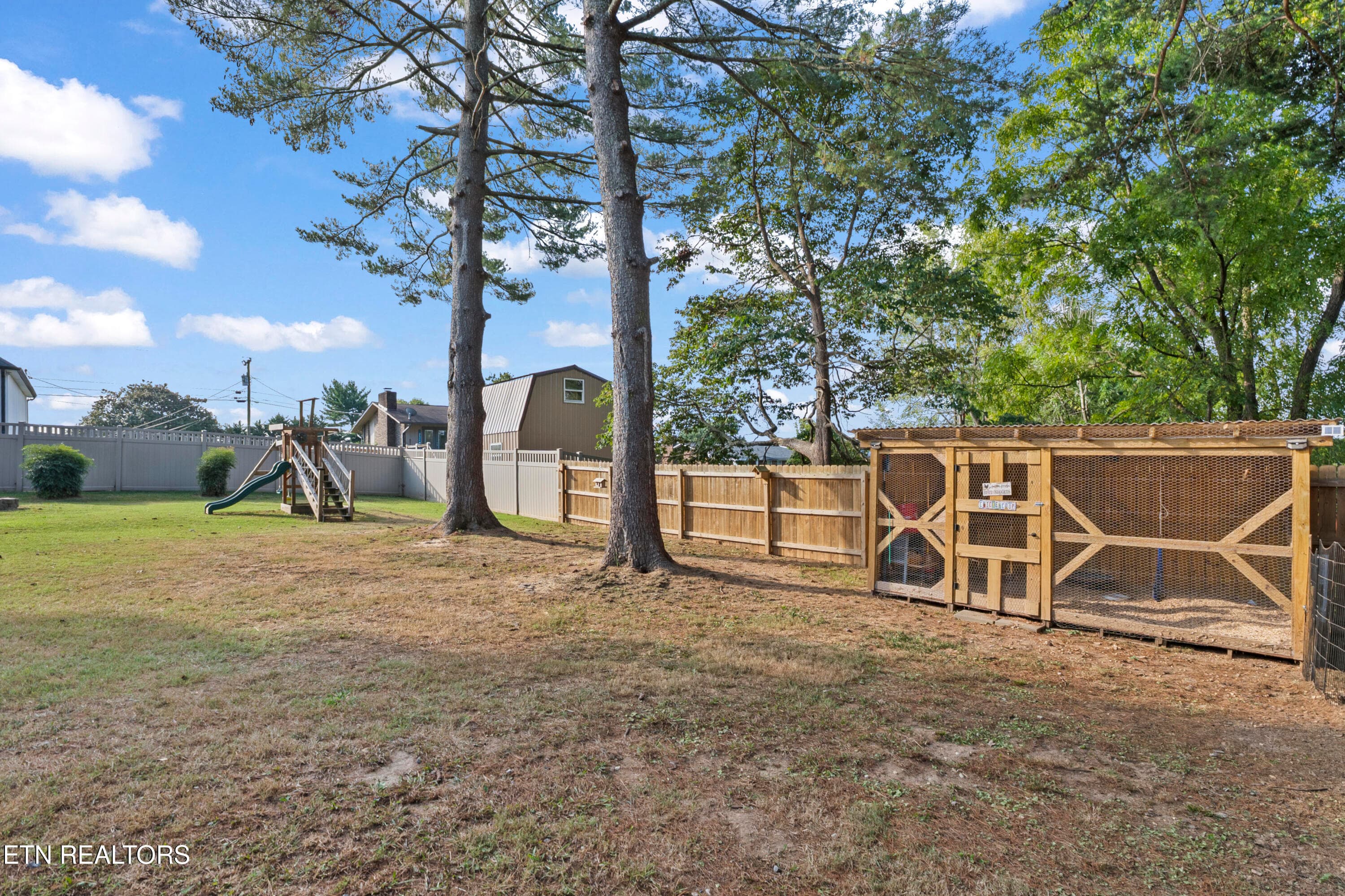 Privacy fence - 7533 Oaken Drive, Knoxville, TN 37938