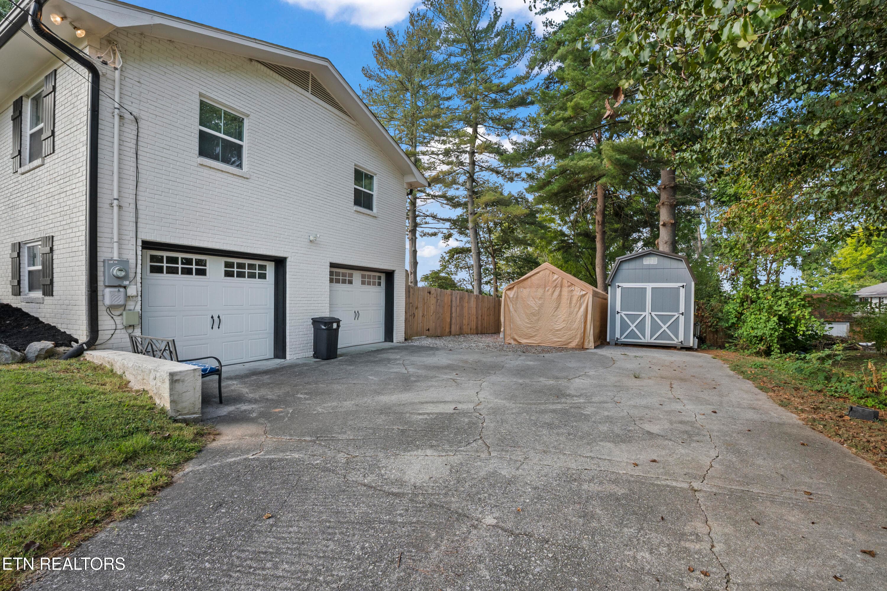 Large level driveway! - 7533 Oaken Drive, Knoxville, TN 37938