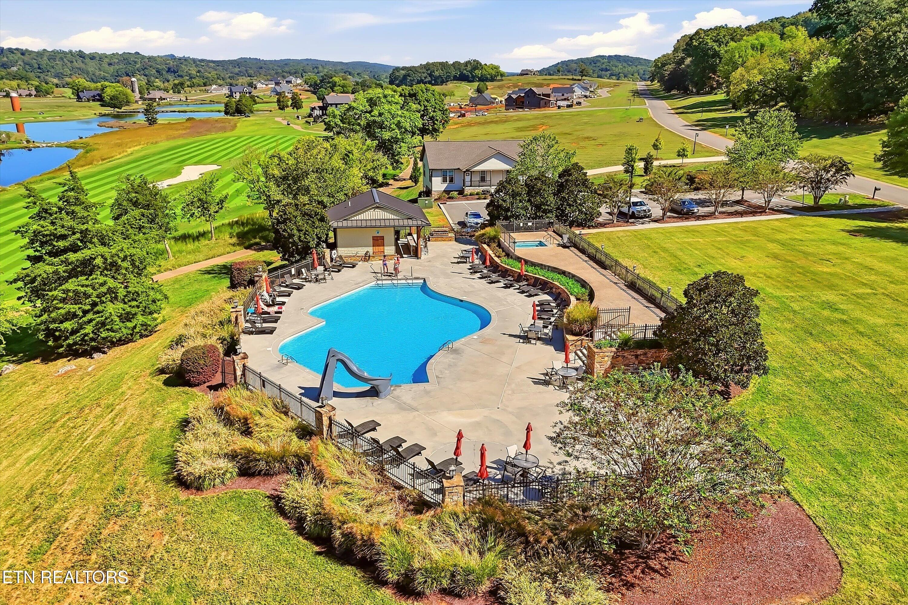 Community Swimming Pool & Hot Tub - 1649 Old Dogwood Trail Tr, Loudon, TN 37774