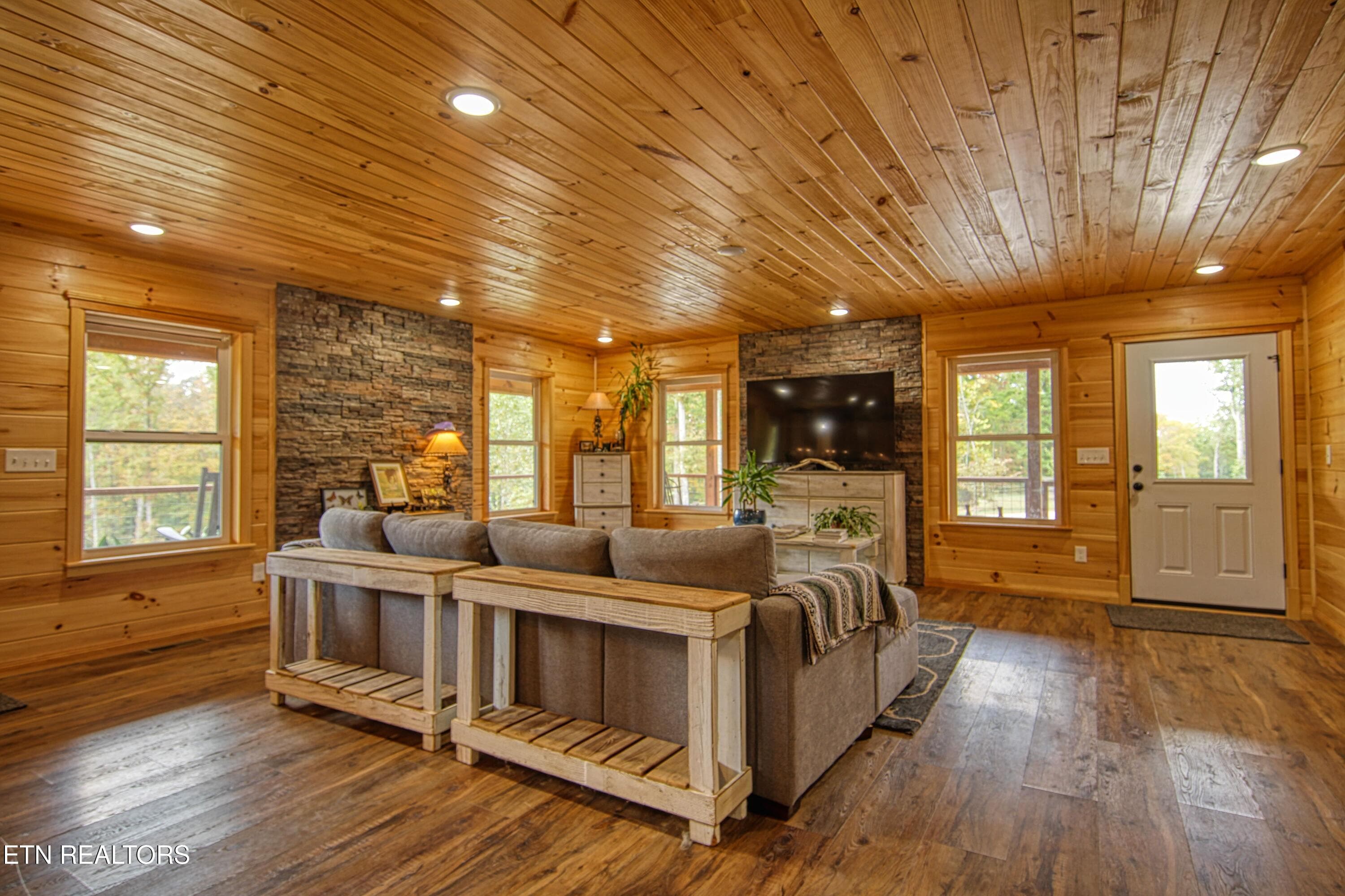 11 - 32 Mill Creek Point, Allardt, TN 38504