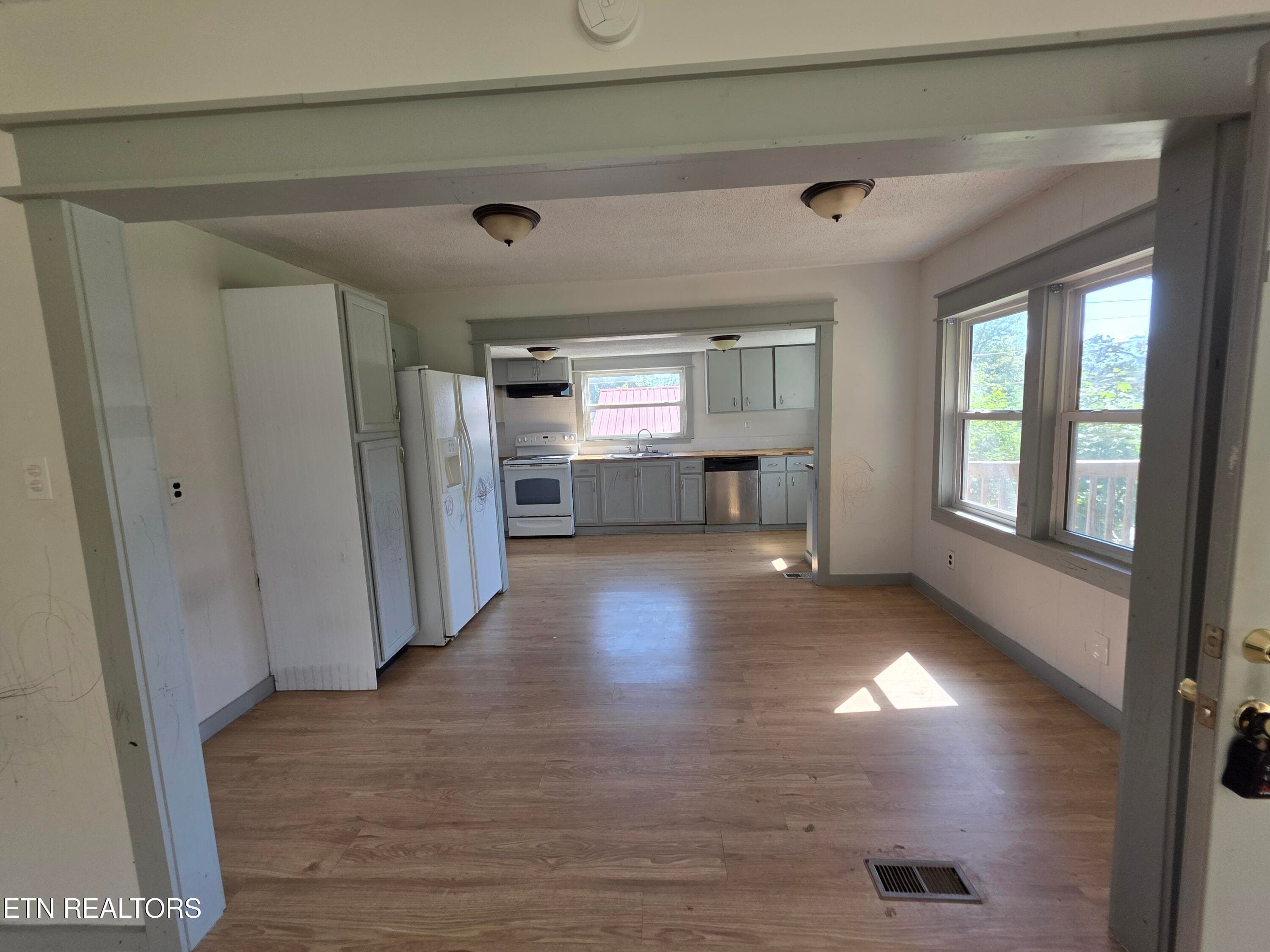 Dinning - 3906 Luwana Lane, Knoxville, TN 37917
