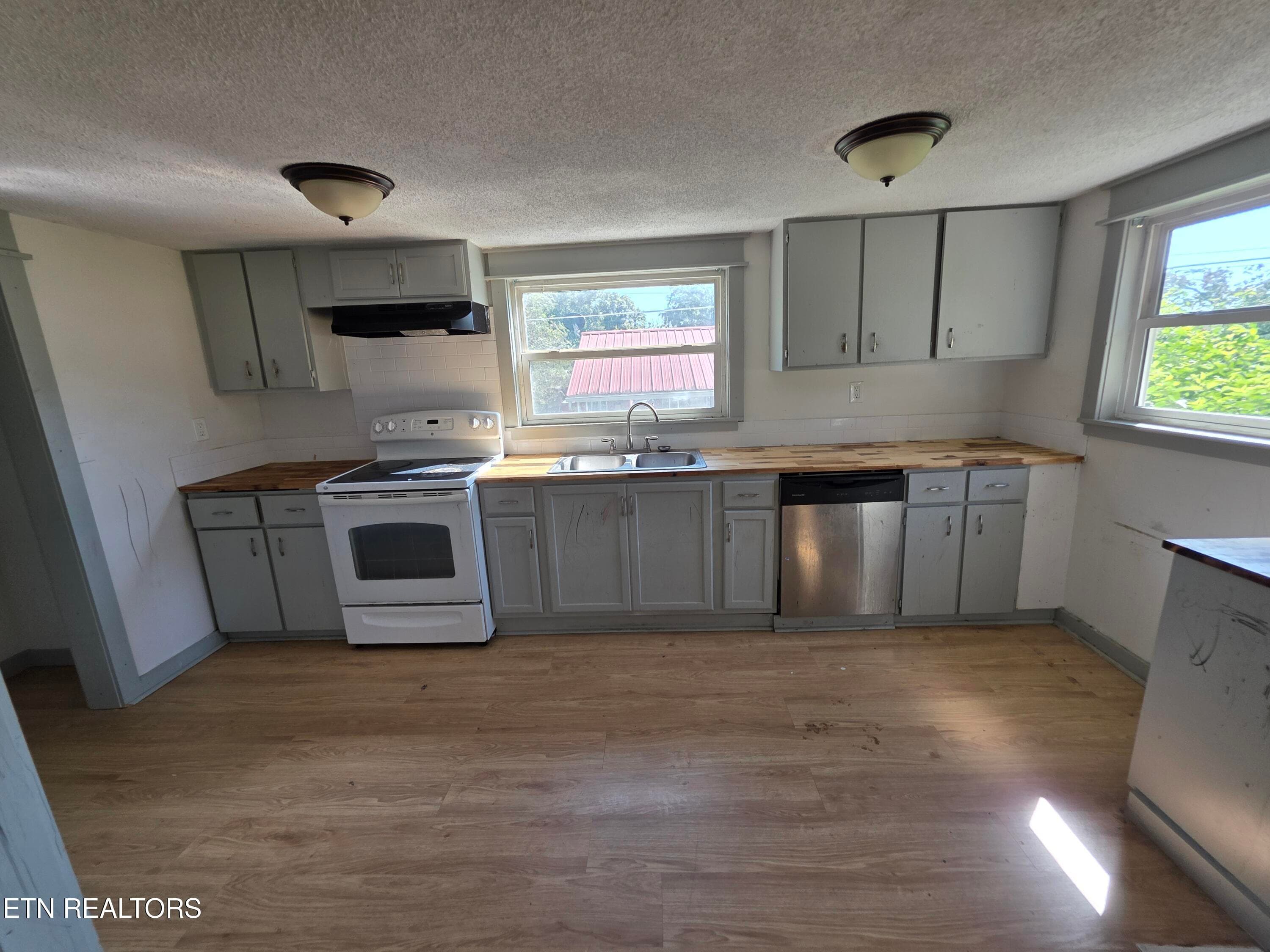 Kitchen - 3906 Luwana Lane, Knoxville, TN 37917