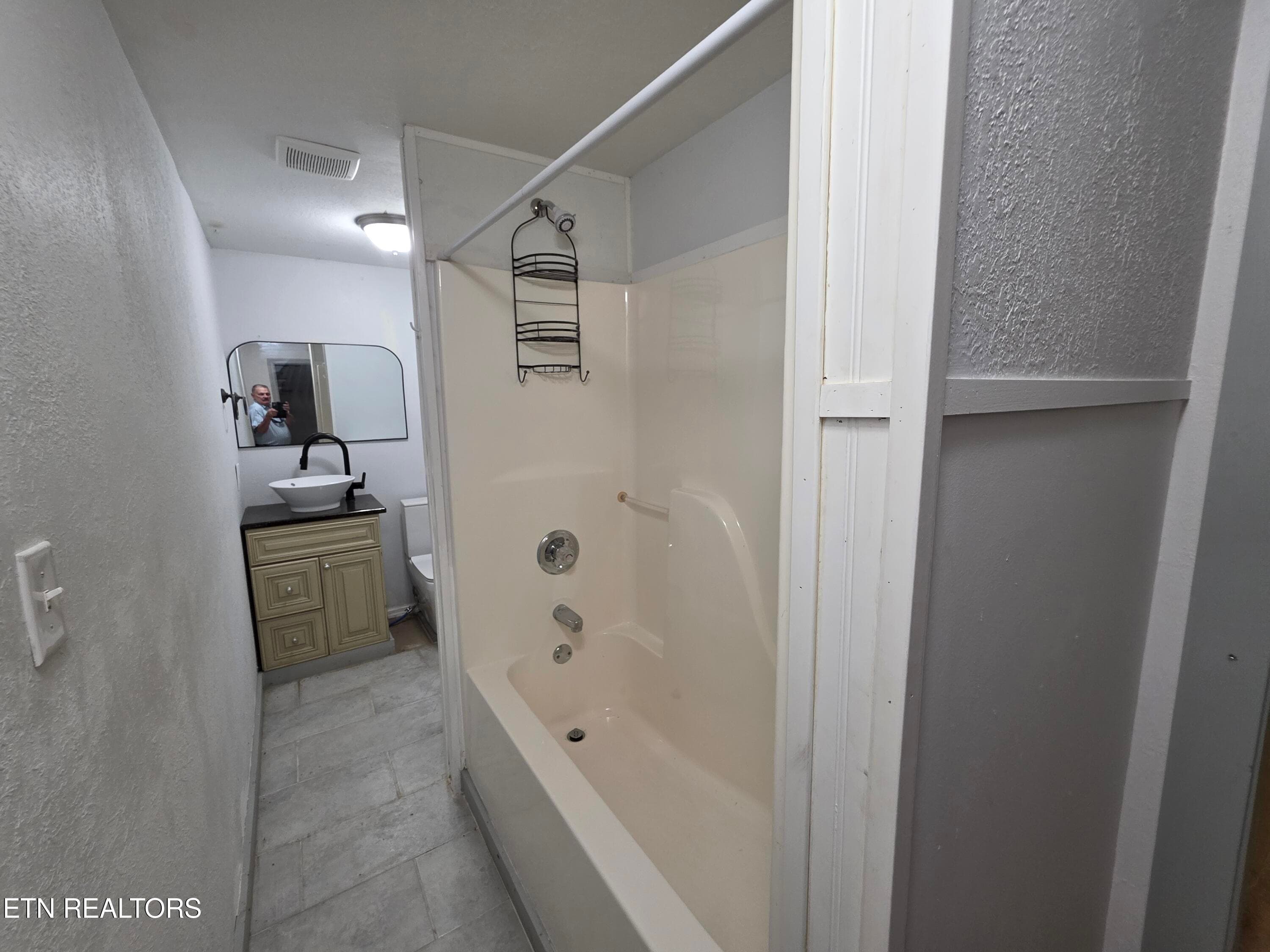 Apartmnt - Bath - 3906 Luwana Lane, Knoxville, TN 37917