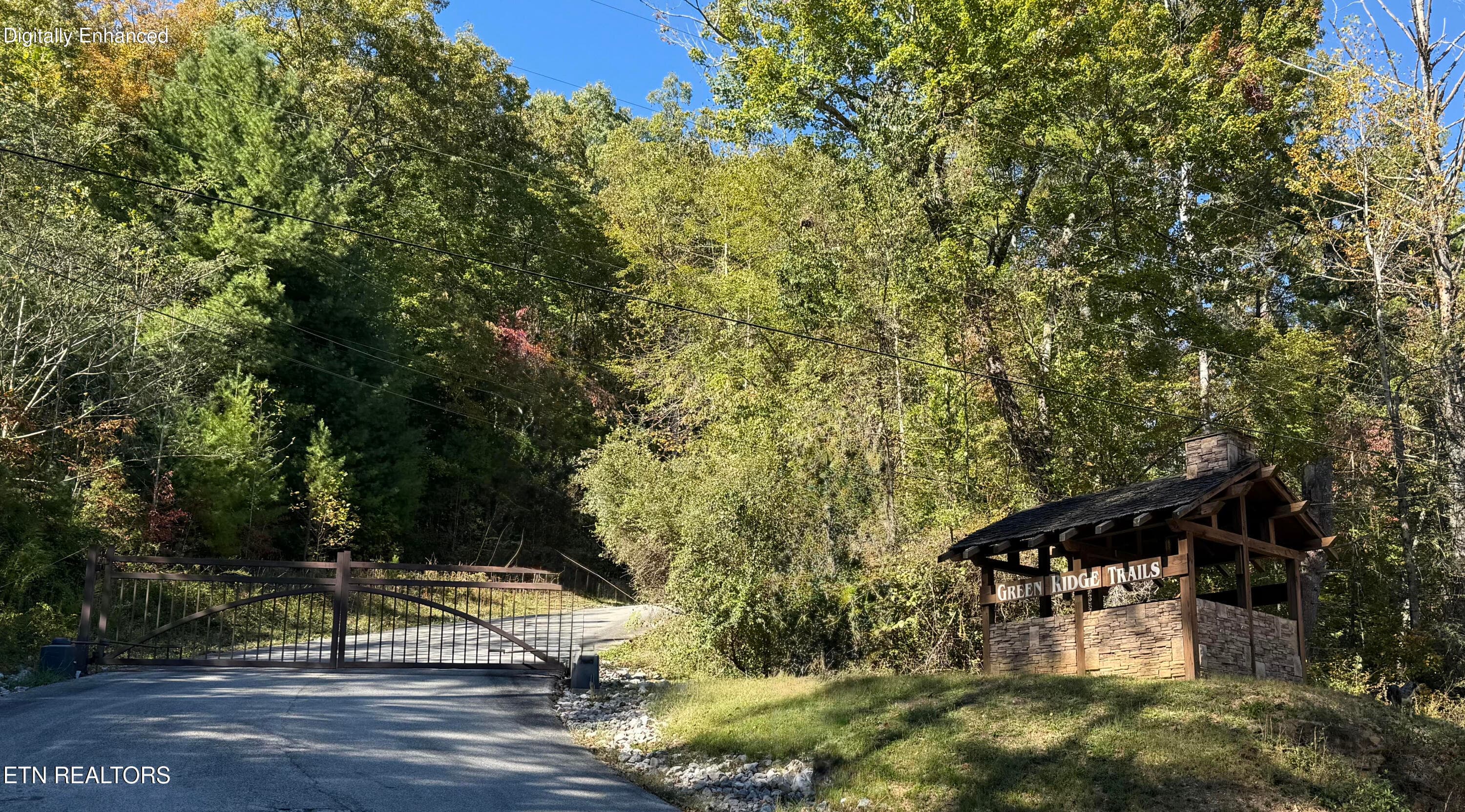 Green Ridge Trail - Gate & Sign - 1007 Green Ridge Tr, Harriman, TN 37748