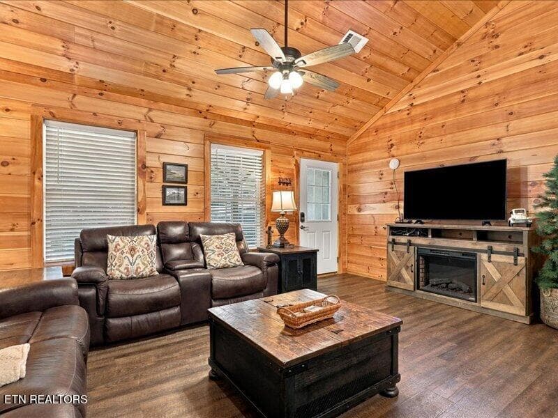 09-007_1I2A2848 - 527 Golf Rd, Pigeon Forge, TN 37863