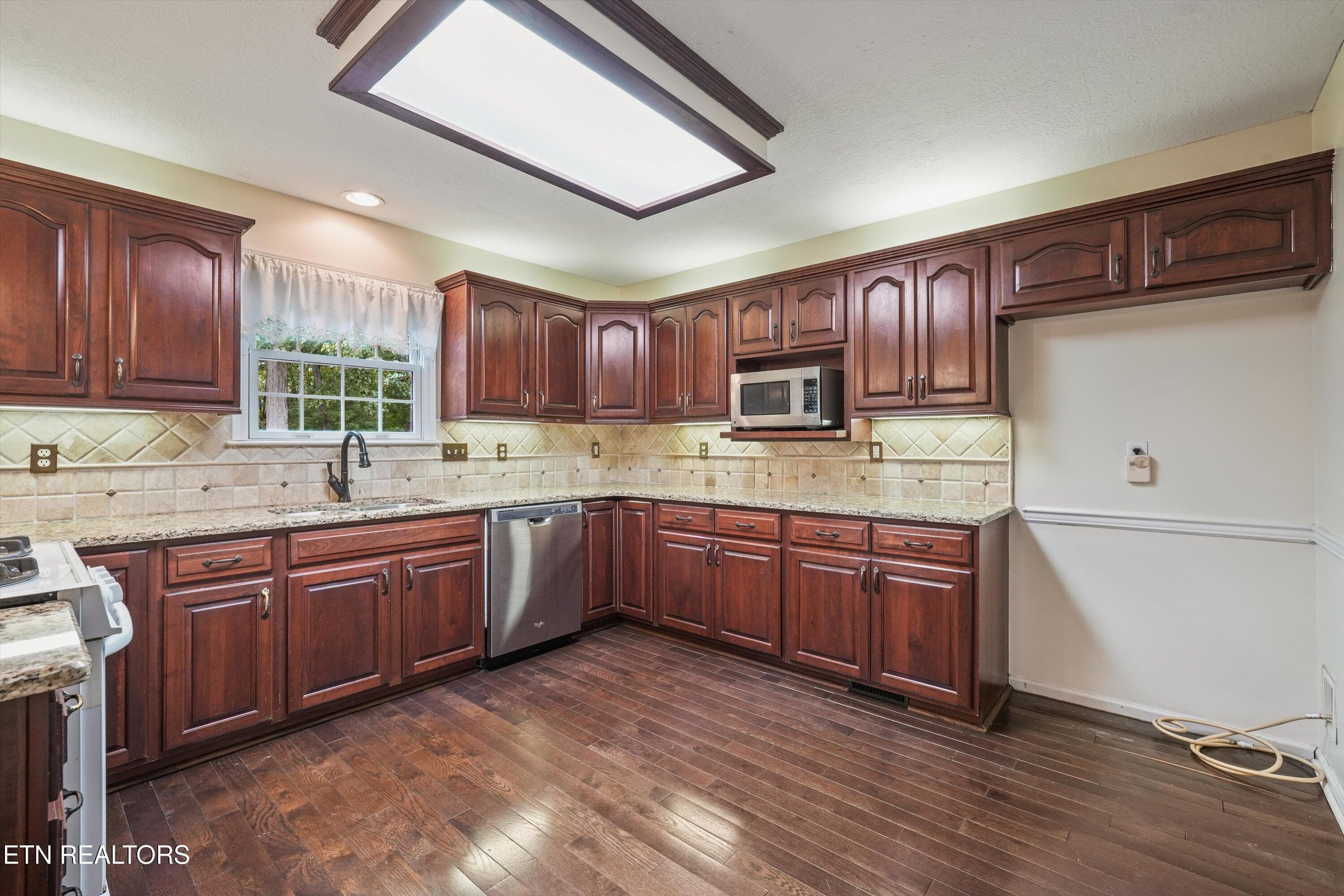 20-2560 Hirst Cir 12 - 2560 Hirst Circle, Lenoir City, TN 37772