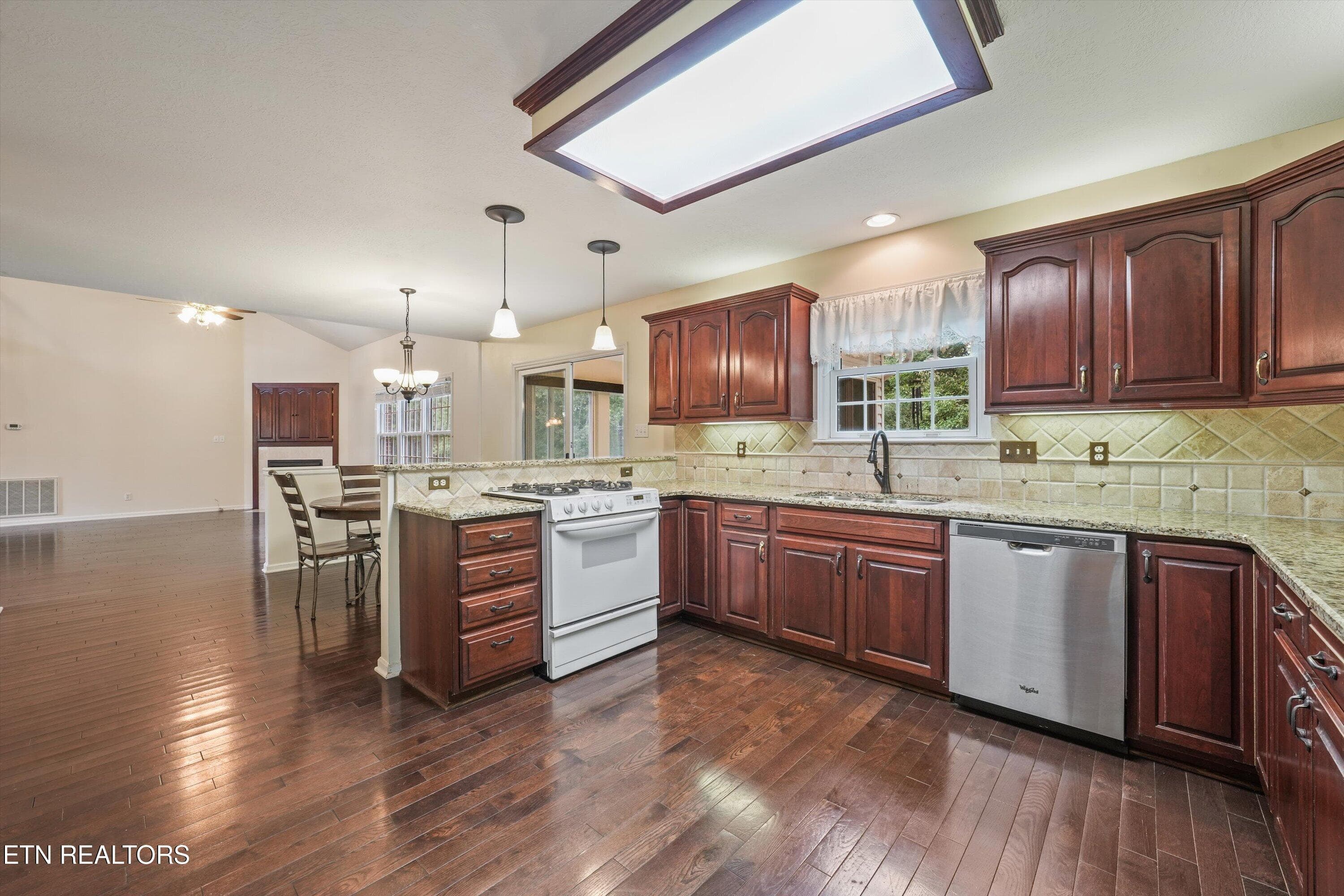 21-2560 Hirst Cir 13 - 2560 Hirst Circle, Lenoir City, TN 37772