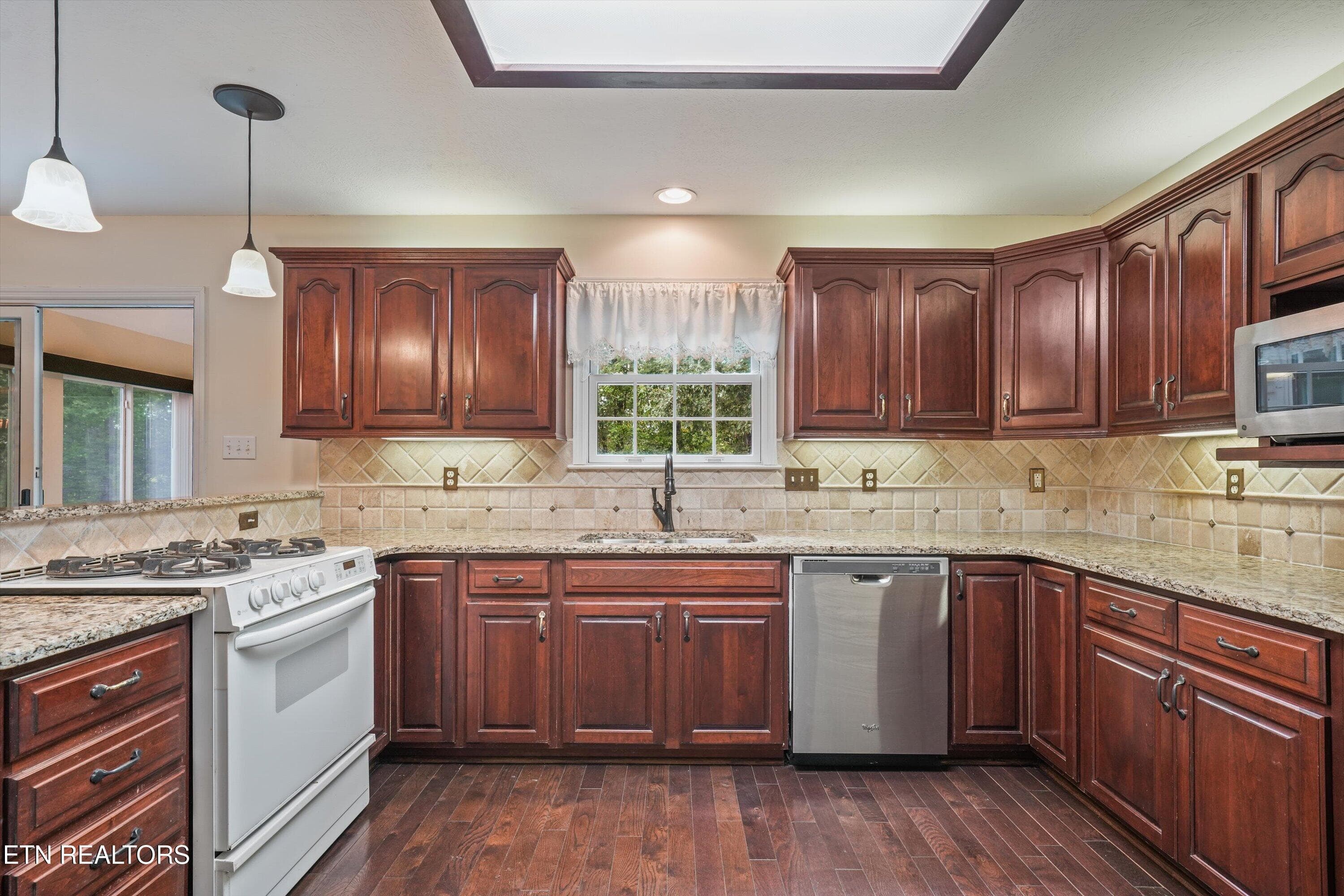 22-2560 Hirst Cir 14 - 2560 Hirst Circle, Lenoir City, TN 37772