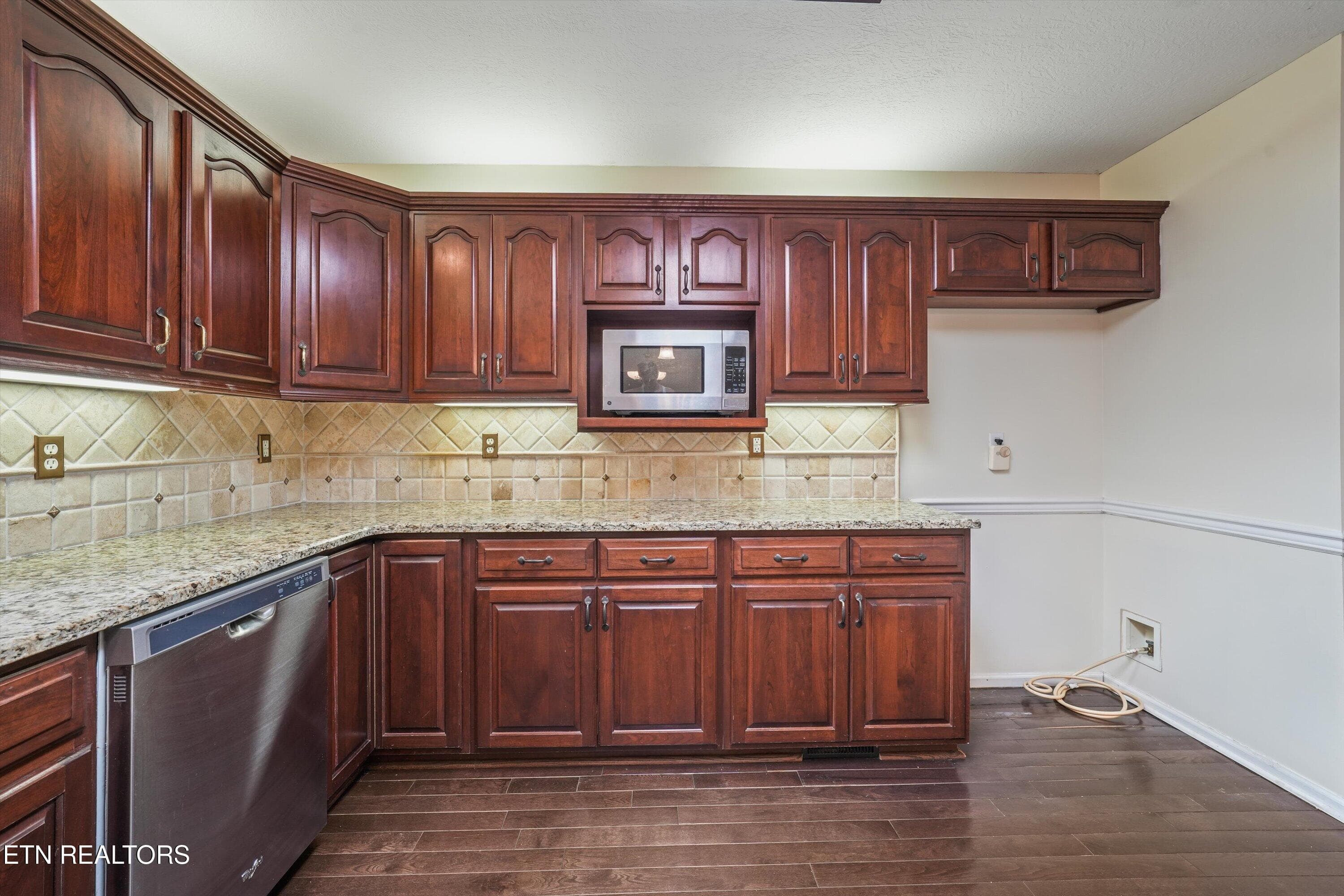 24-2560 Hirst Cir 16 - 2560 Hirst Circle, Lenoir City, TN 37772