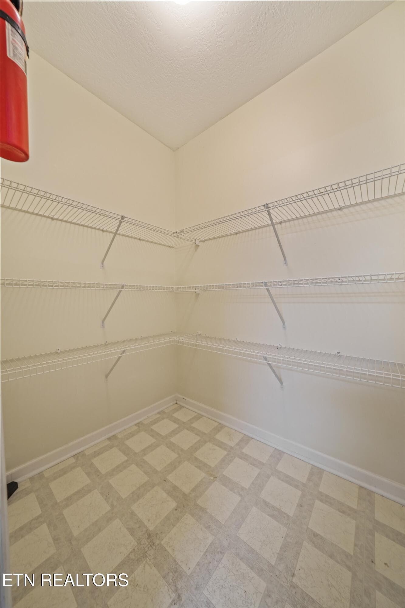 26-2560 Hirst Cir 18 - 2560 Hirst Circle, Lenoir City, TN 37772