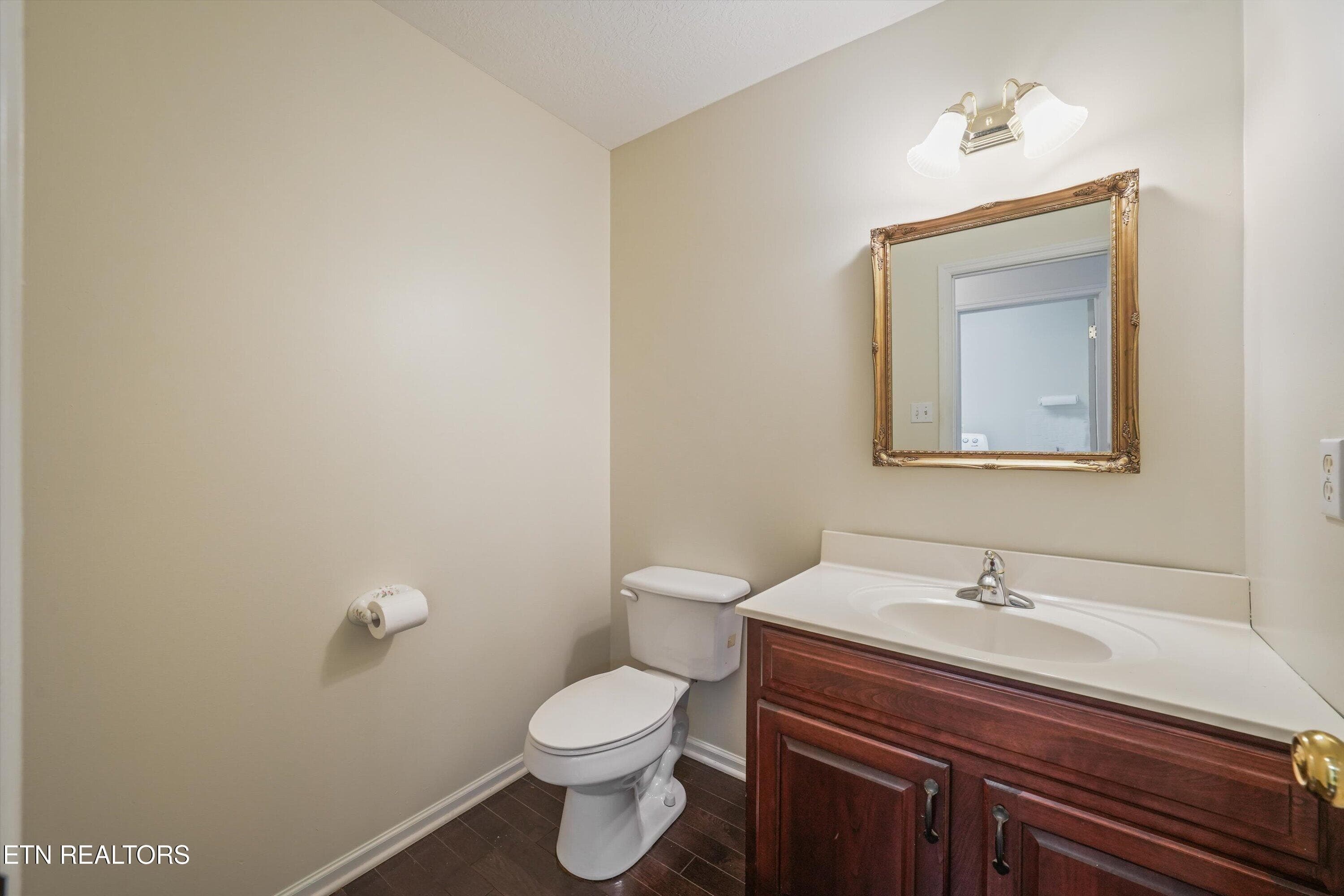 29-2560 Hirst Cir 21 - 2560 Hirst Circle, Lenoir City, TN 37772