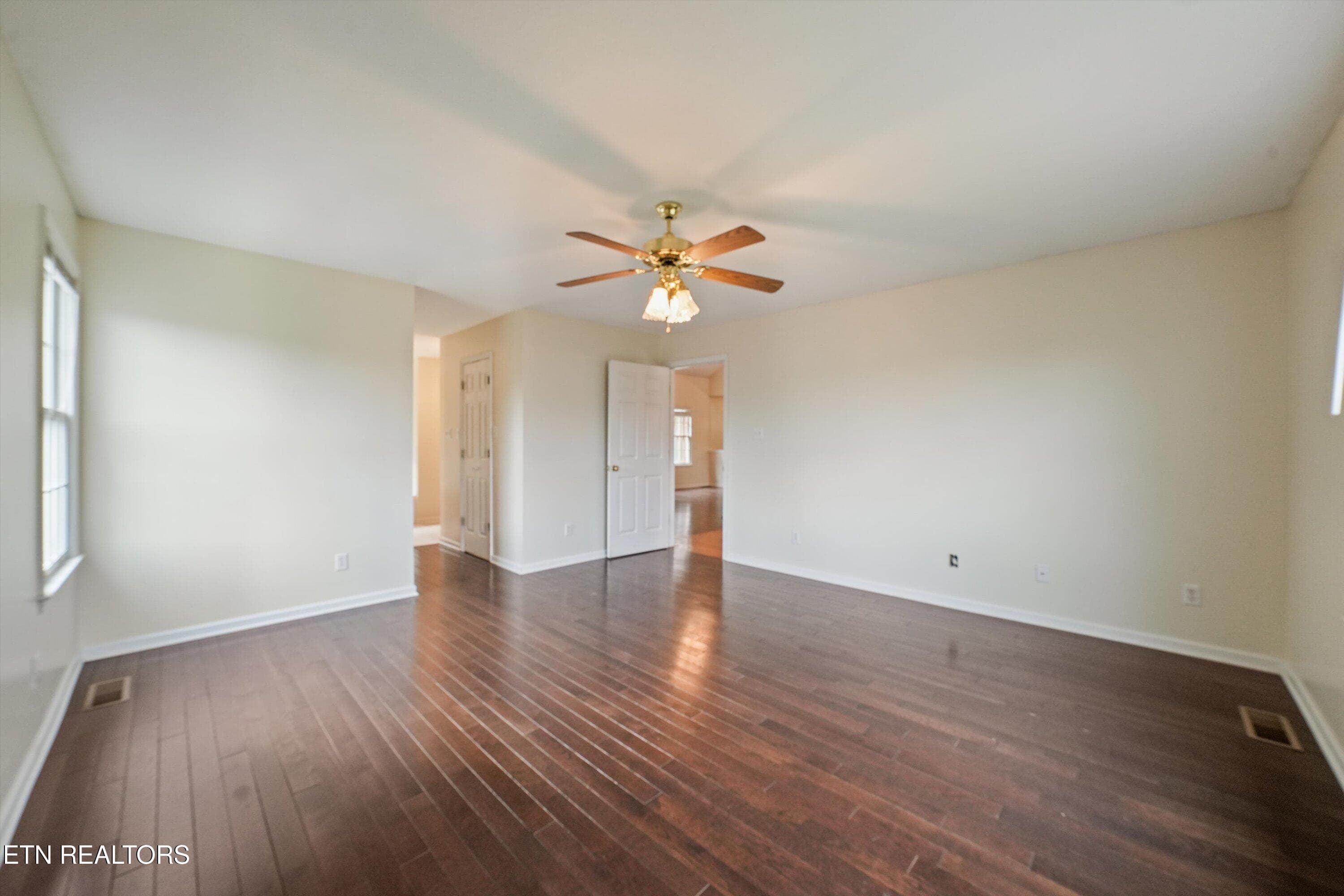31-2560 Hirst Cir 23 - 2560 Hirst Circle, Lenoir City, TN 37772