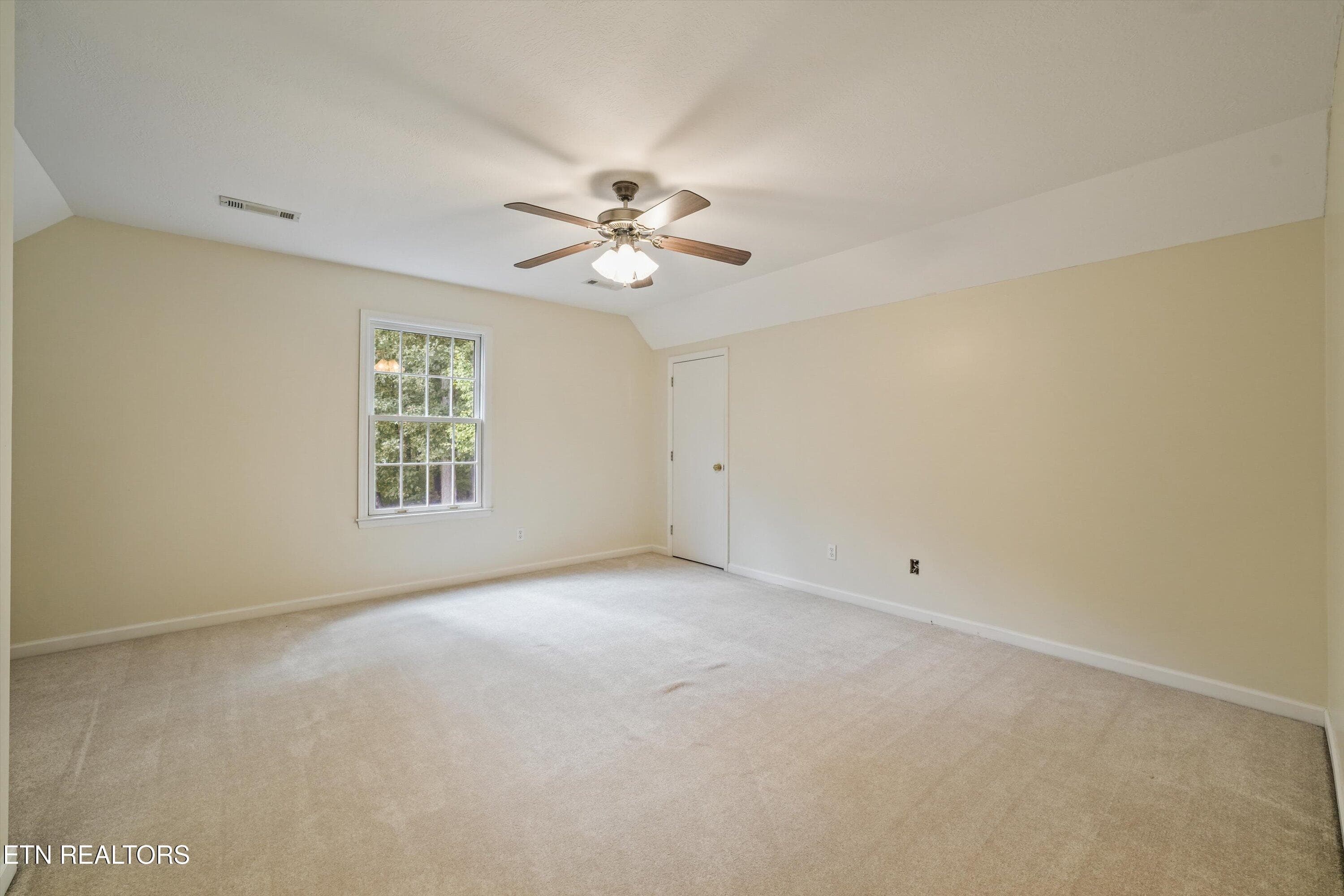 39-2560 Hirst Cir 31 - 2560 Hirst Circle, Lenoir City, TN 37772