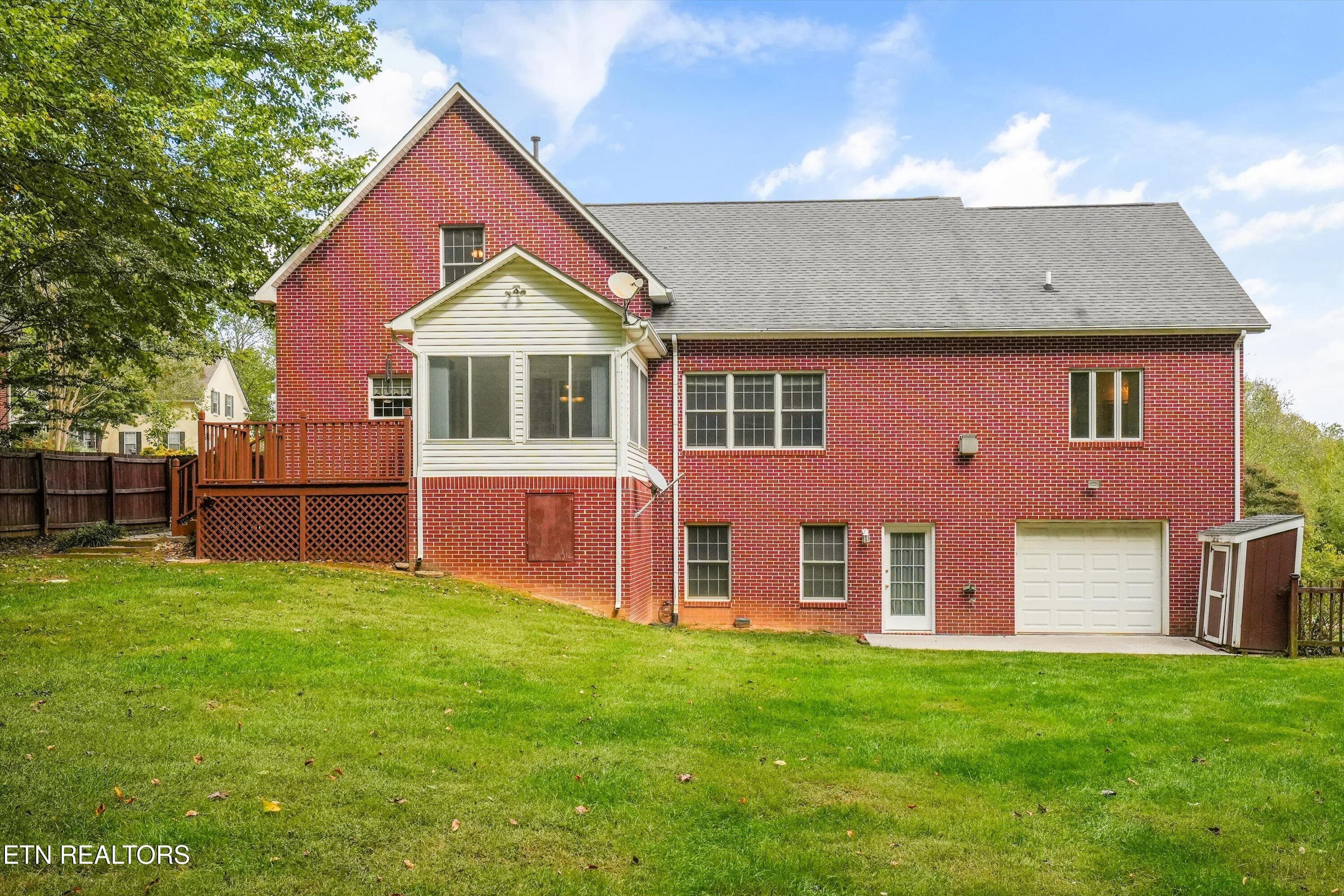 52-2560 Hirst Cir 42 - 2560 Hirst Circle, Lenoir City, TN 37772