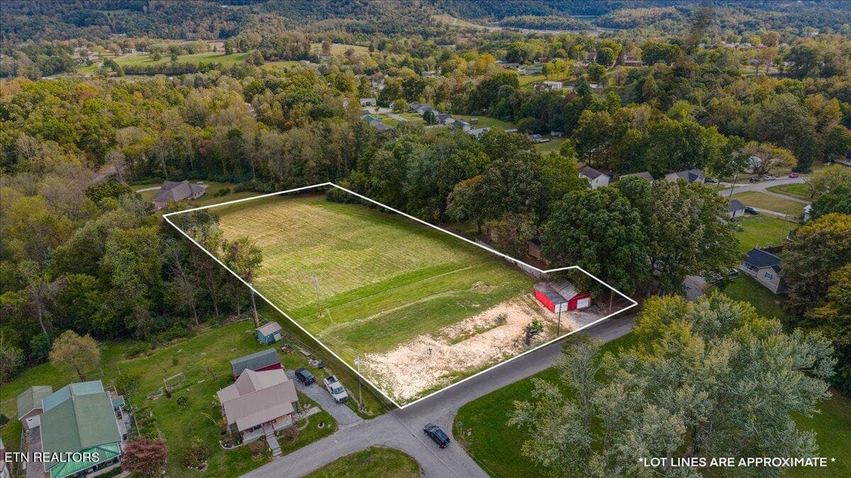 03-W Hemlock St - 109 W Kentucky Ave, LaFollette, TN 37766