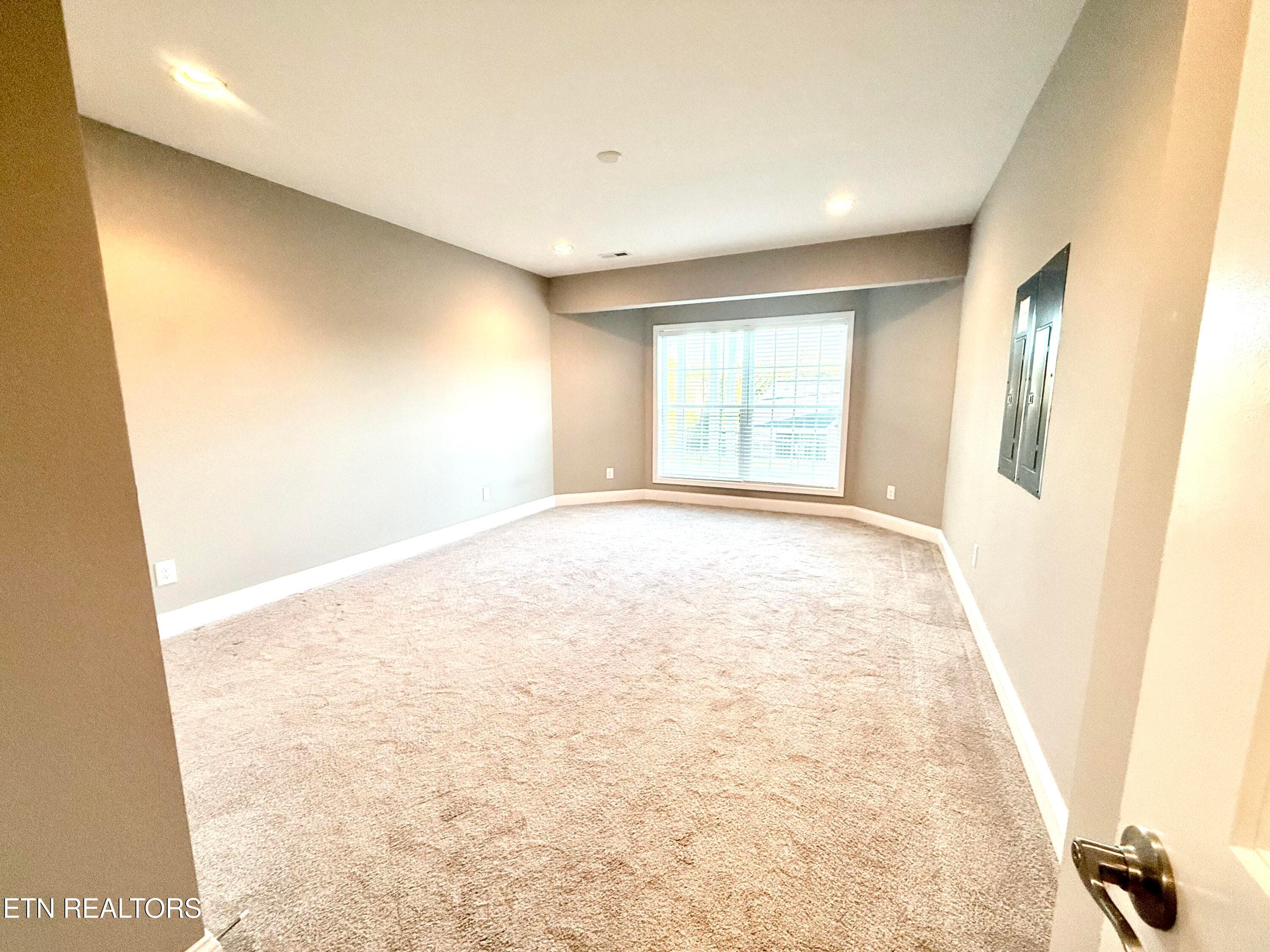 bed 5 down - 1027 Prince George Parish Drive, Knoxville, TN 37934