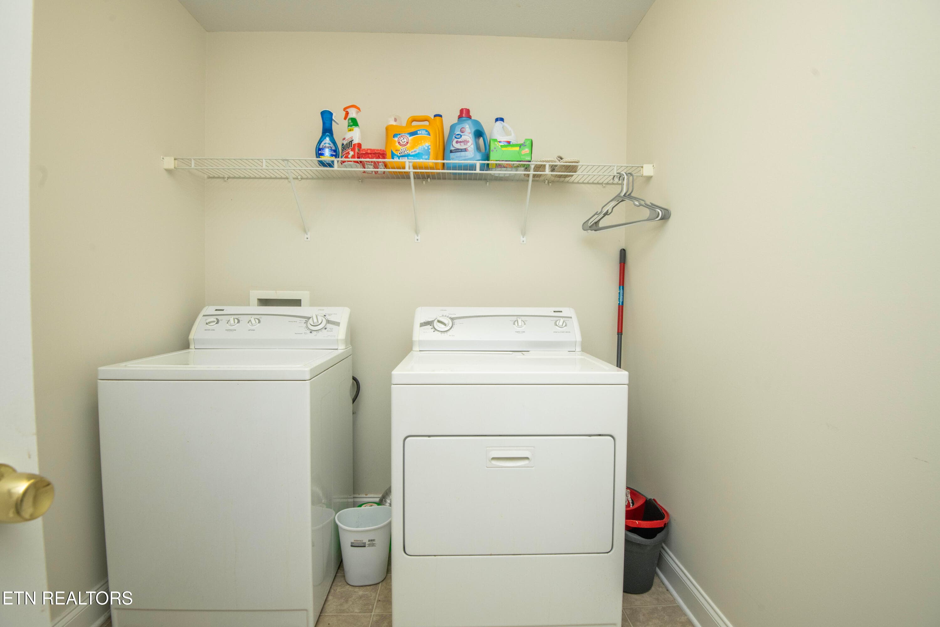 laundry - 719 Rocky Springs Rd, Madisonville, TN 37354