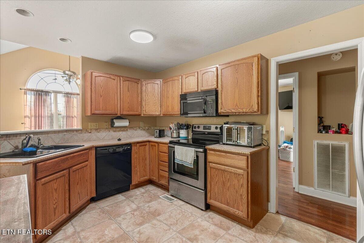 11-1406 Johnson St - 1406 Johnson St, Etowah, TN 37331