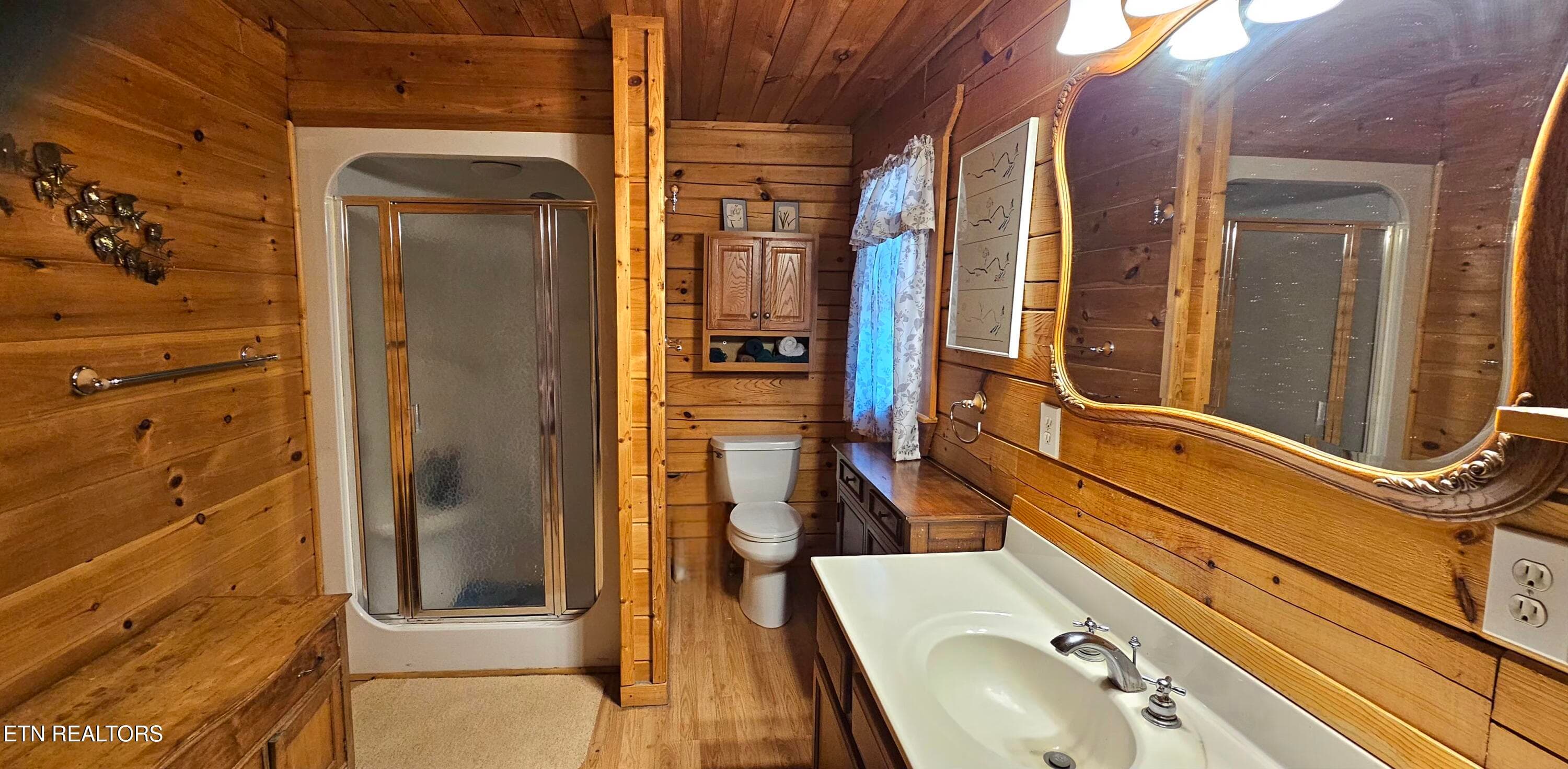 Prime Bathroom - 102 Curtis Circle, Kingston, TN 37763